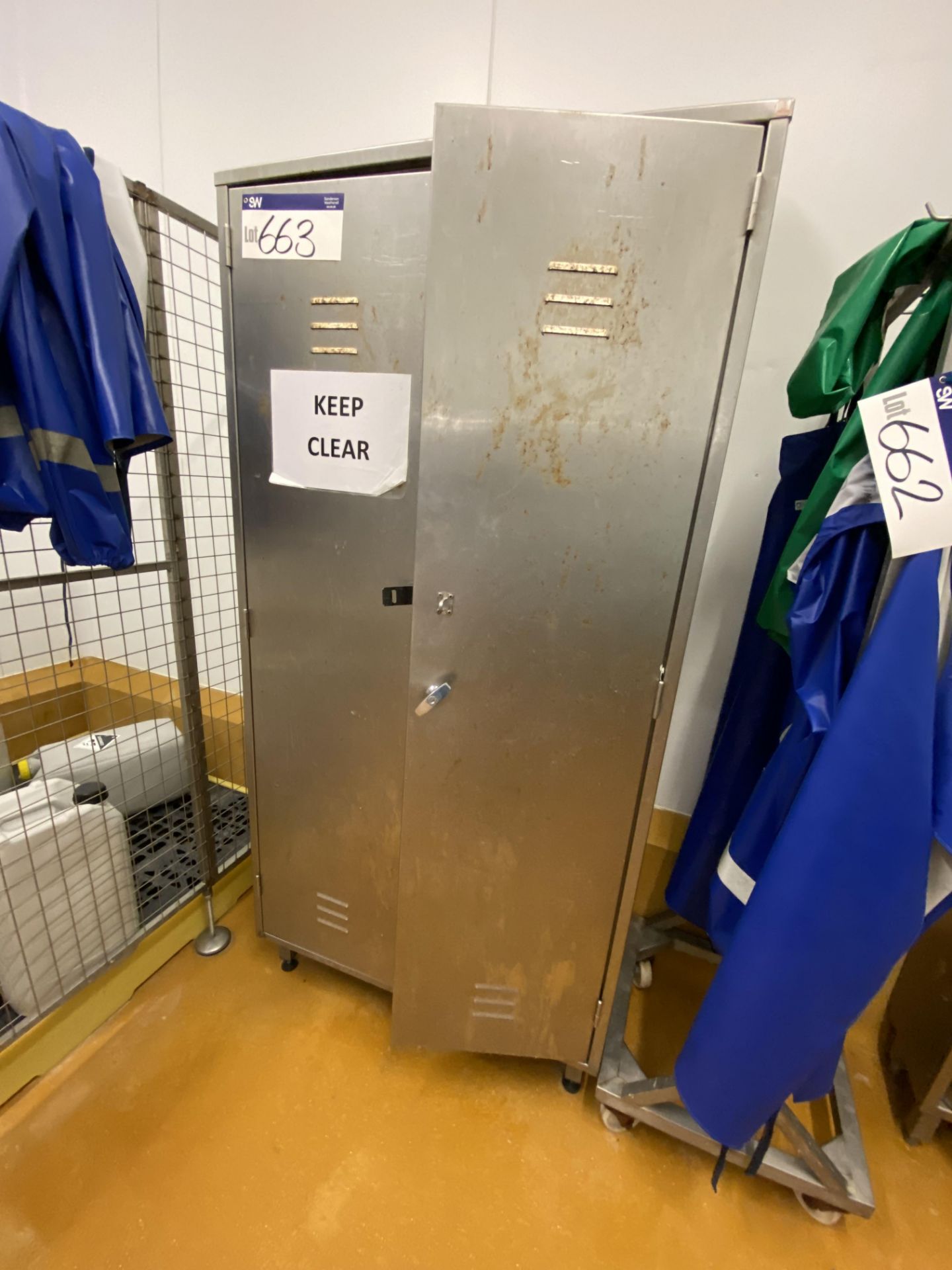 Double Door Stainless Steel Cabinet, with cleaning contentsPlease read the following important