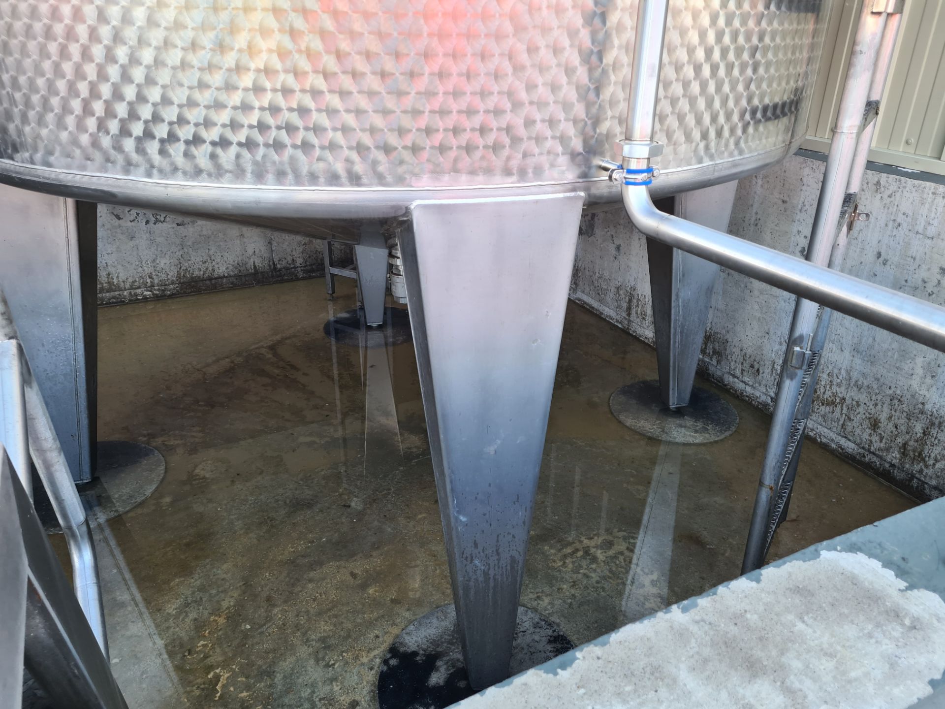 VERTICAL STAINLESS STEEL BUFFER OIL TANK, approx. 2.5m dia x 4.6m deep on straight, with stainless - Image 3 of 5