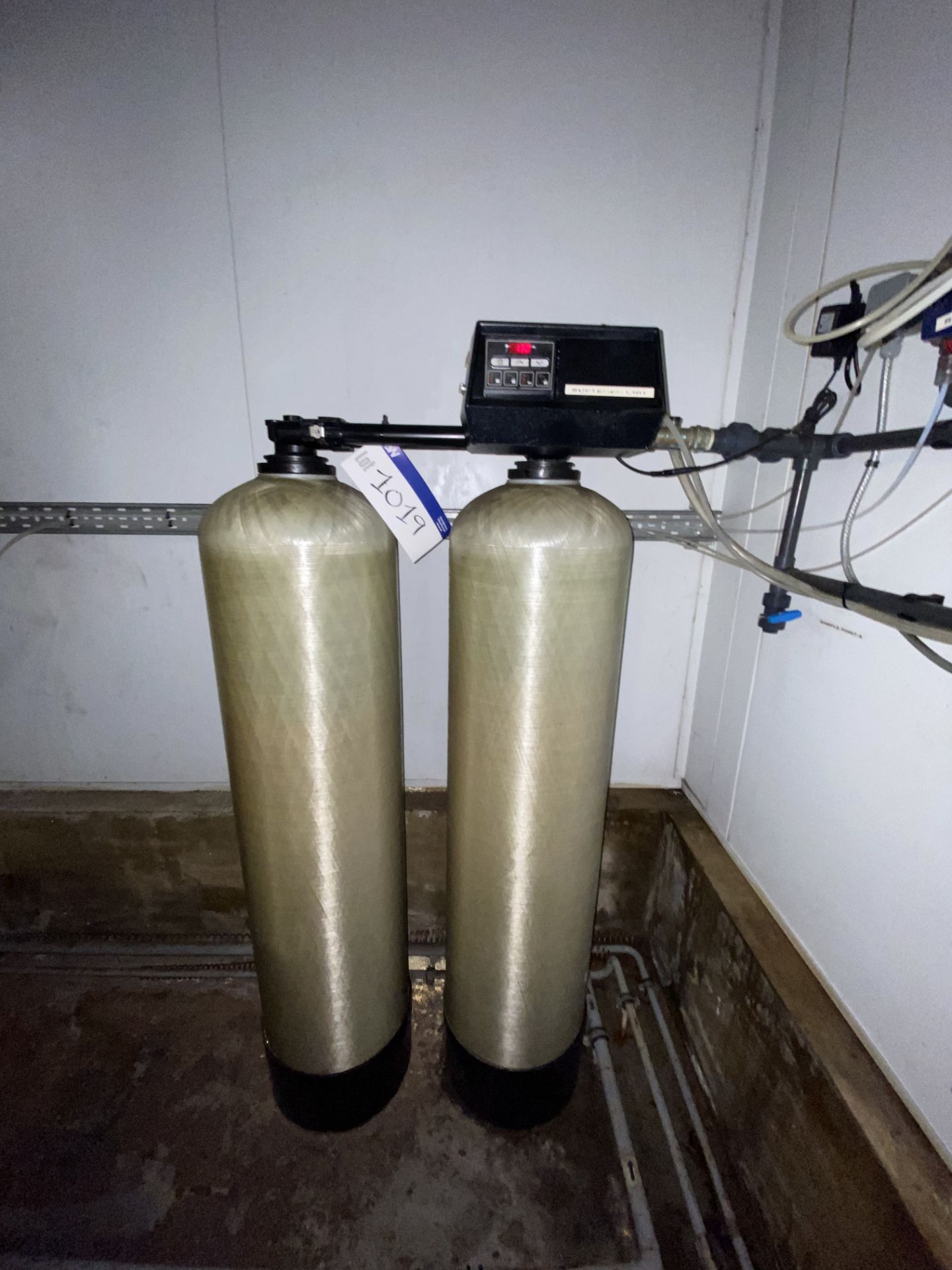 Water Softener Unit, with water treatment equipmentPlease read the following important notes:- ***