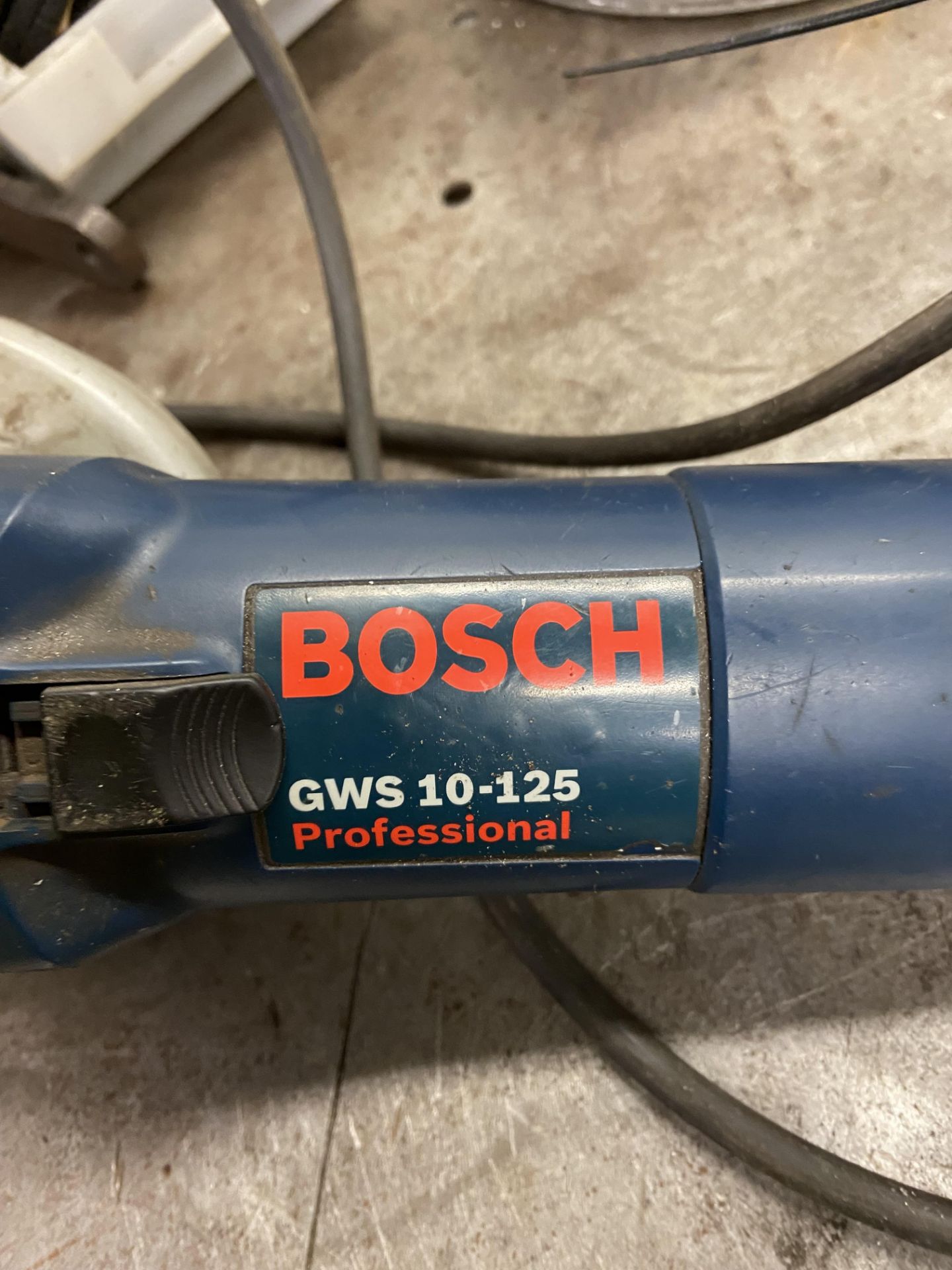 Bosch GWS 10-125 Angle Grinder, 110V, with cutting discsPlease read the following important - Image 2 of 4