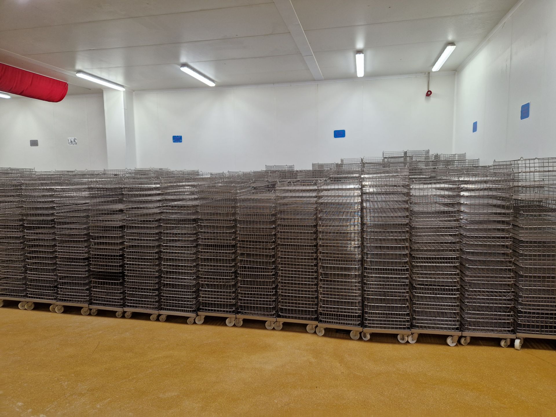 QUANTITY OF STAINLESS STEEL WIRE MESH BAKING TRAYS, with approx. 105 stainless steel framed - Image 3 of 4