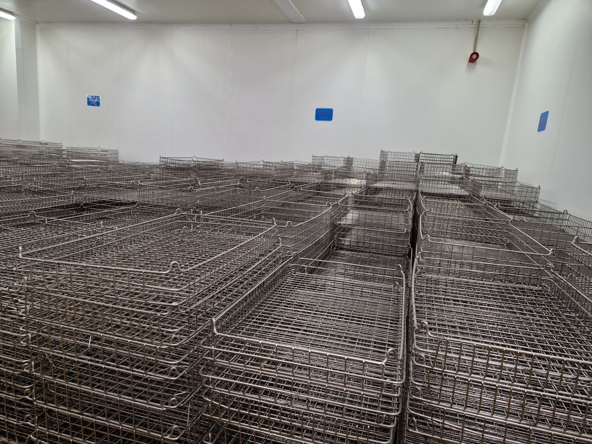 QUANTITY OF STAINLESS STEEL WIRE MESH BAKING TRAYS, with approx. 105 stainless steel framed - Image 4 of 4