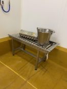 QUANTITY OF STAINLESS STEEL WIRE MESH BAKING TRAYS, with approx. 105 stainless steel framed