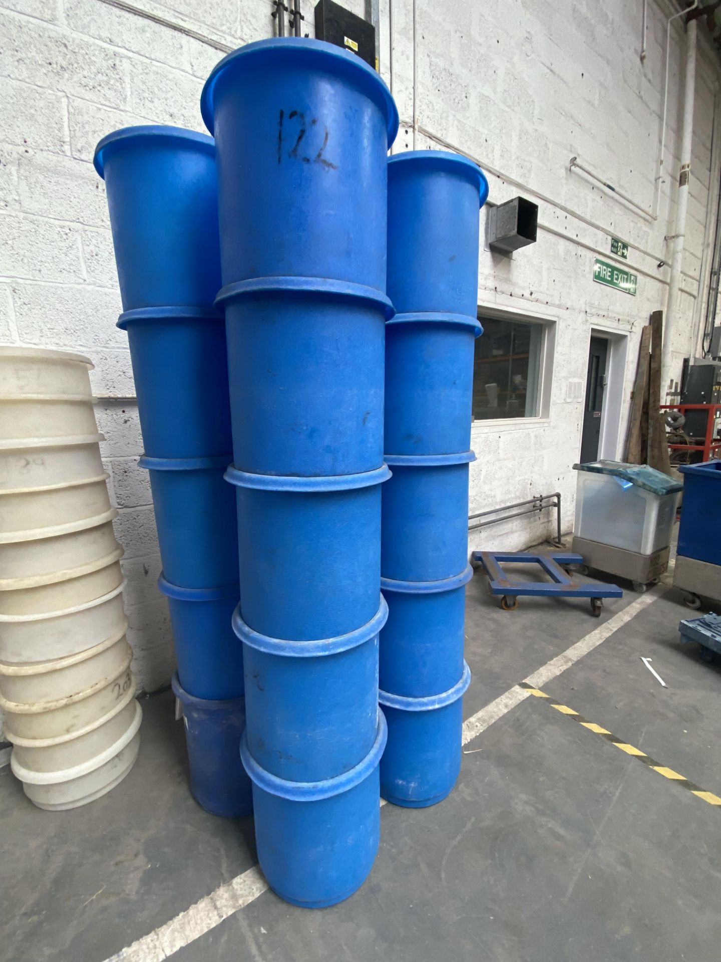 15 Heavy Duty Large Mixing Tubs, with lids, loadin - Bild 2 aus 2