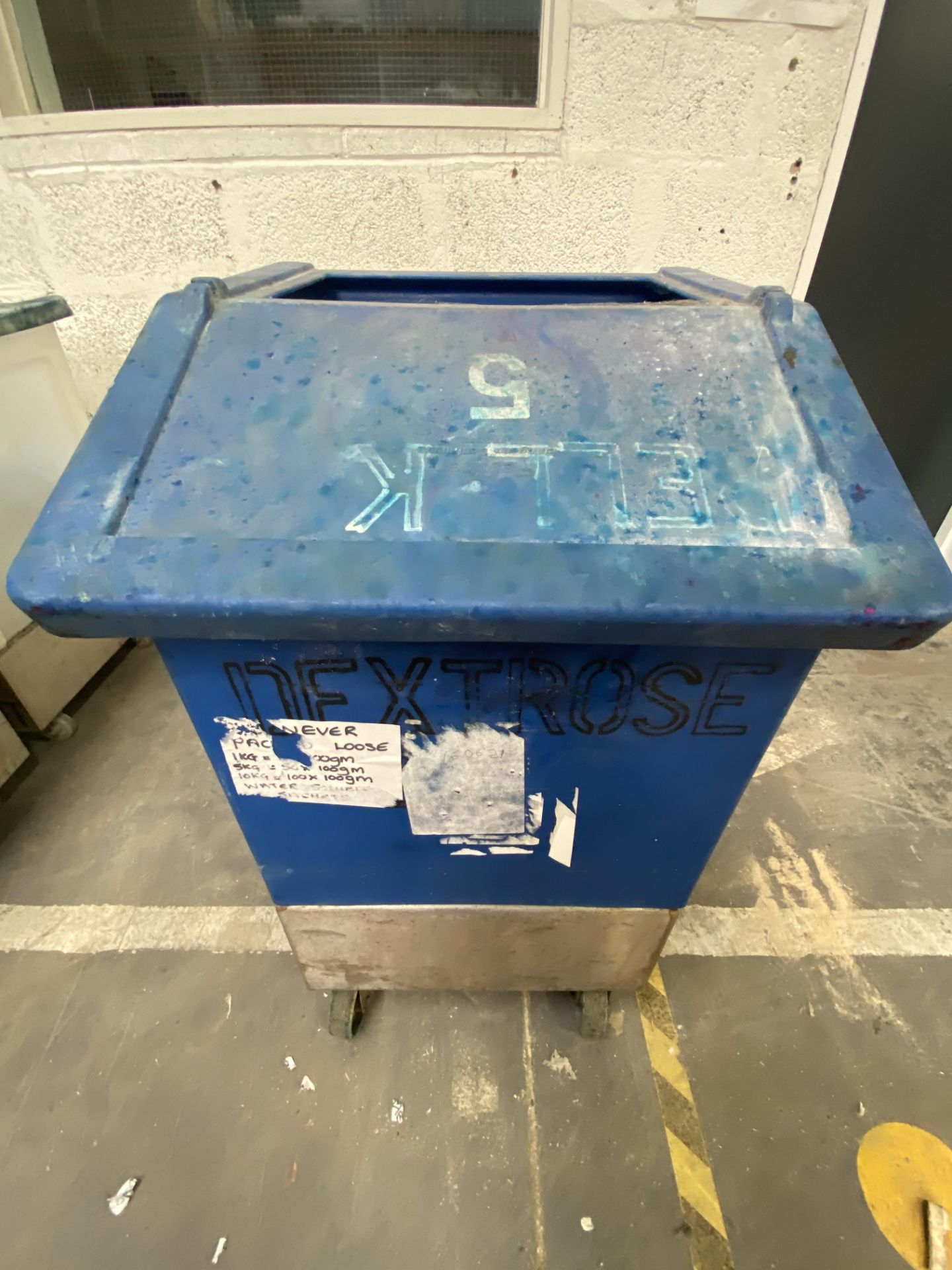 Mixing Tub/ Tote, with lid and integrated Trolley,