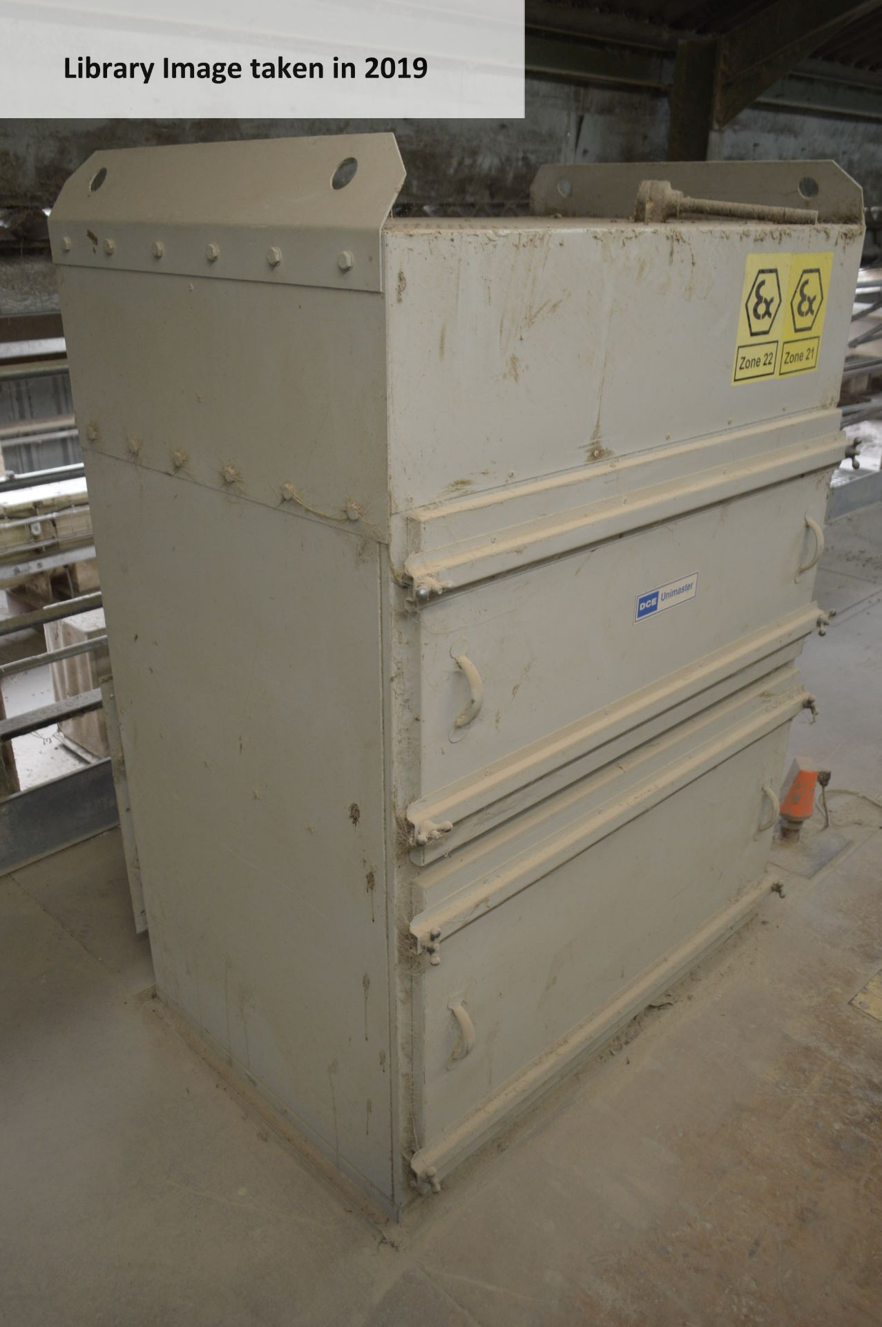 (KDM) DCE Unimaster 250HK3 Dust Venting Unit, serial no. 675073, year of manufacture 2000 (located - Image 2 of 4