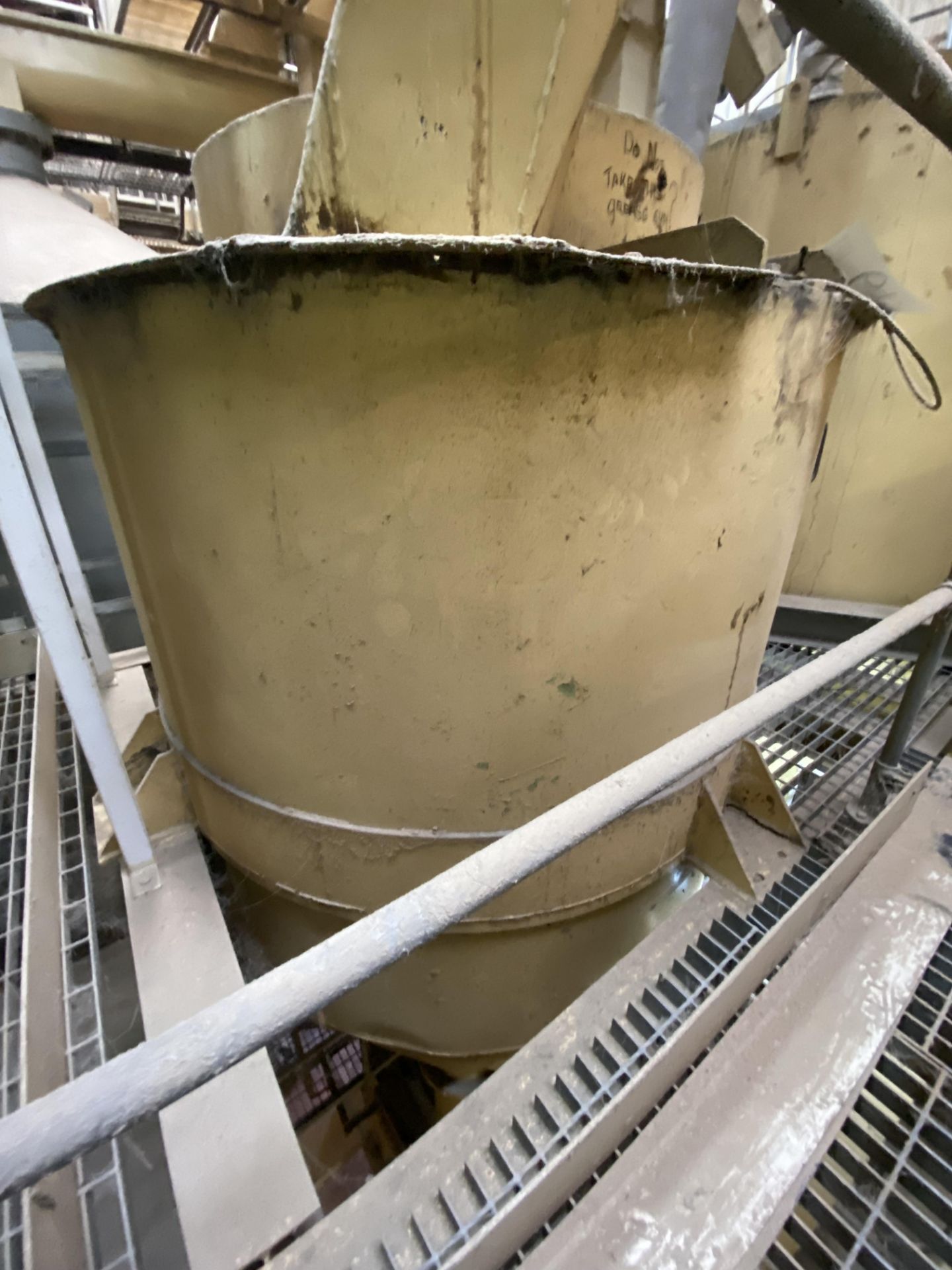 (AG-ENG) Vertical Live Bin / Fountain Mixer (understood to have 1 ton capacity), approx. 1.6m - Image 2 of 4