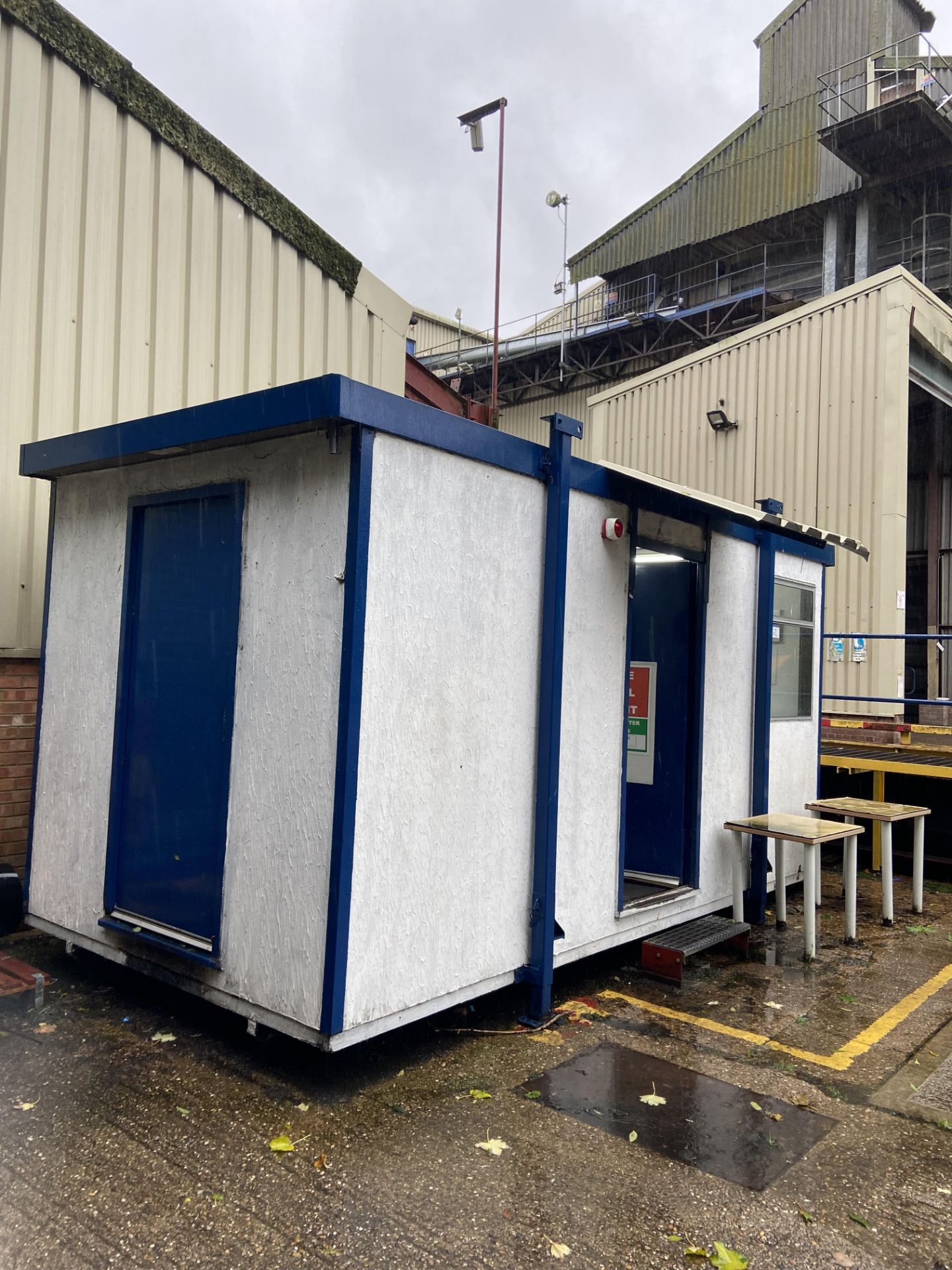 (KDM) Portable Jackleg Office Building, approx. 5m x 2.2m (reserve removal until contents - Image 2 of 7