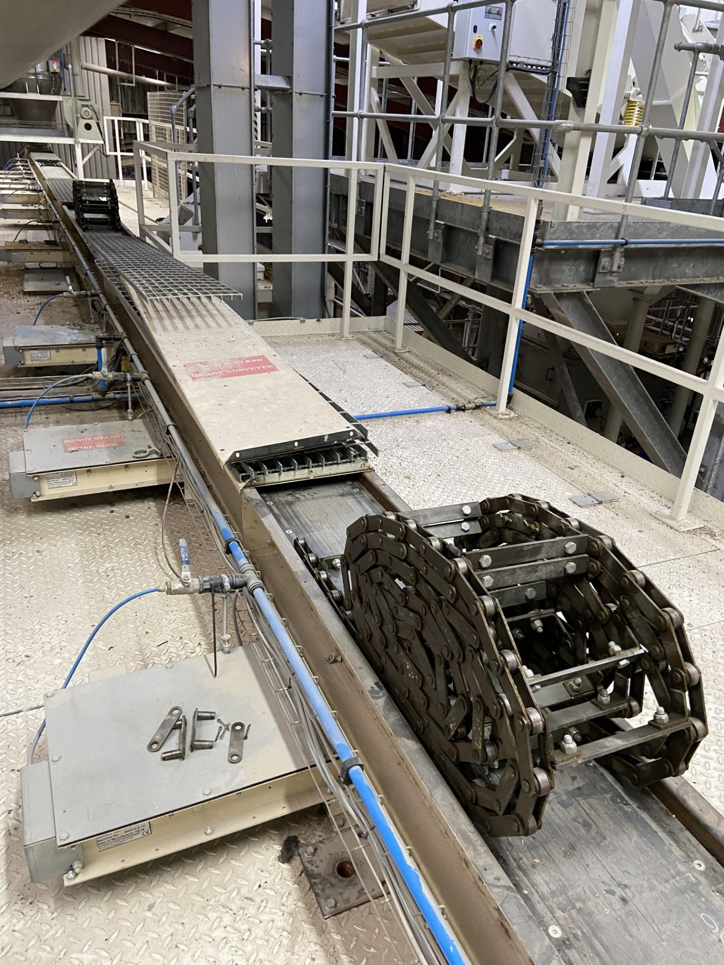 (AG-ENG) Guttridge CHAIN & SCRAPER CONVEYER, year of manufacture 2016, 390mm wide on top casing, - Image 5 of 7