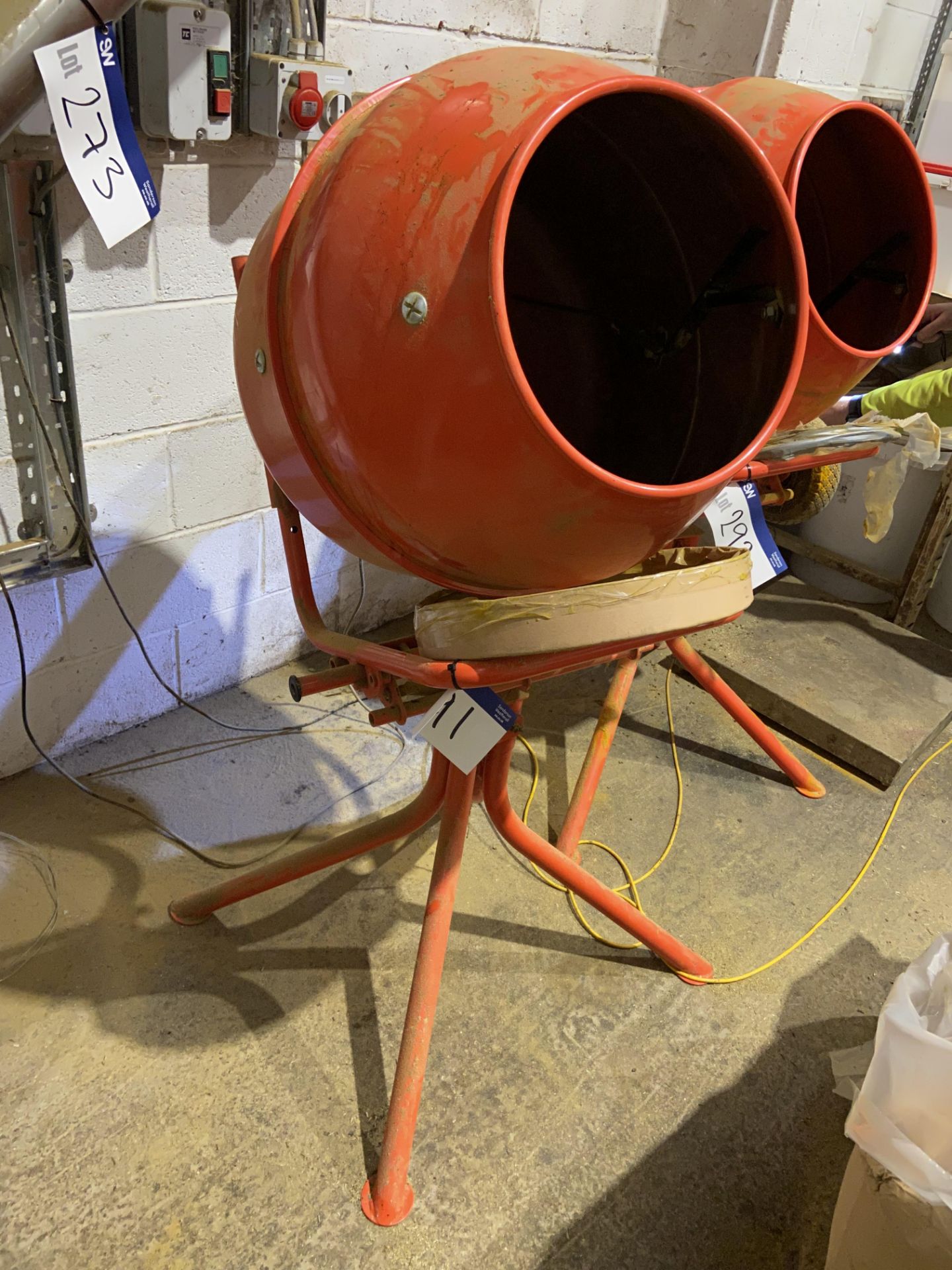 (SRL) Electric Herb/ Cement Mixer, 240V (located Islip Site, NN14 3JW (Please note this lot is not