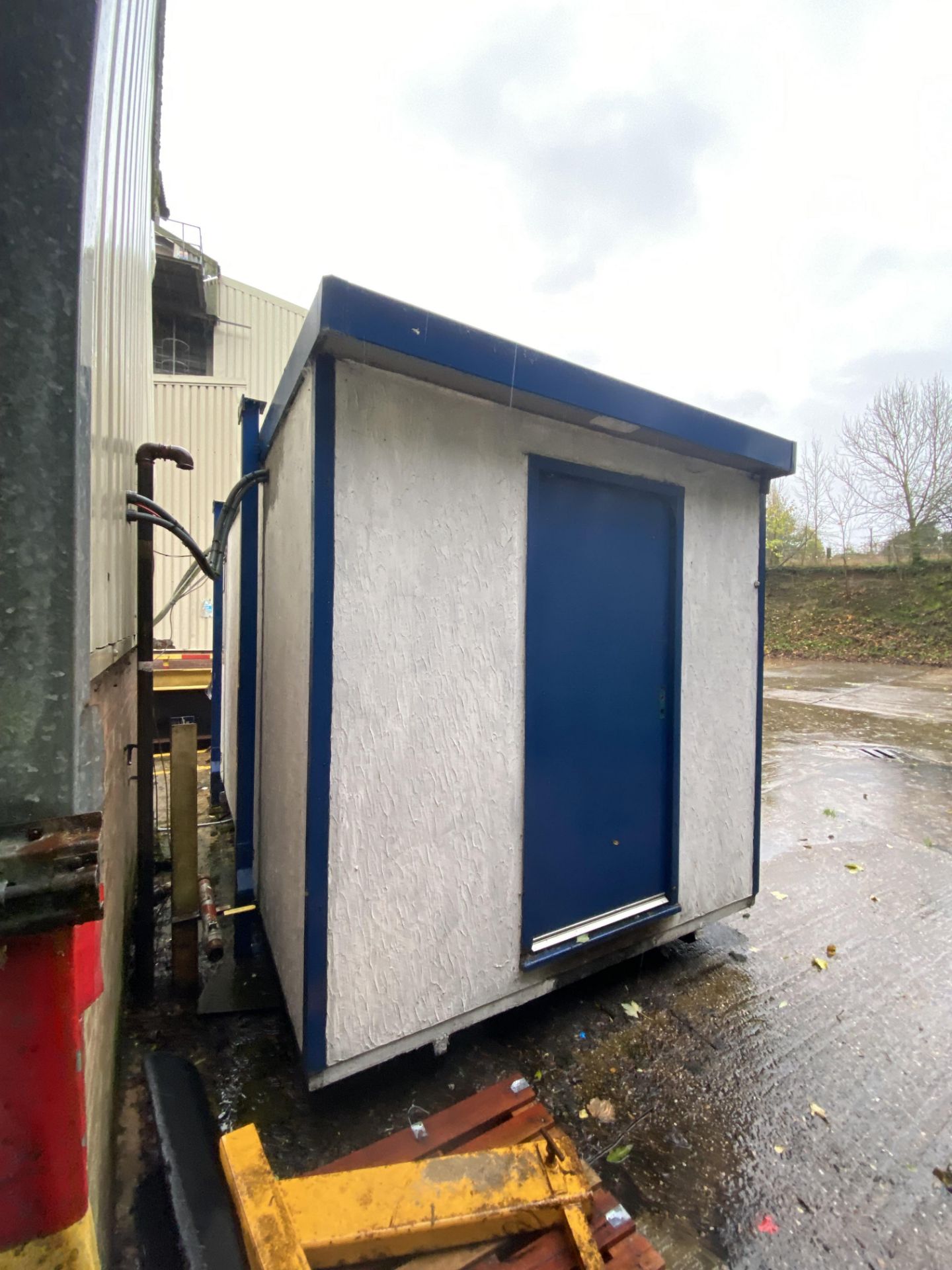 (KDM) Portable Jackleg Office Building, approx. 5m x 2.2m (reserve removal until contents - Image 4 of 7