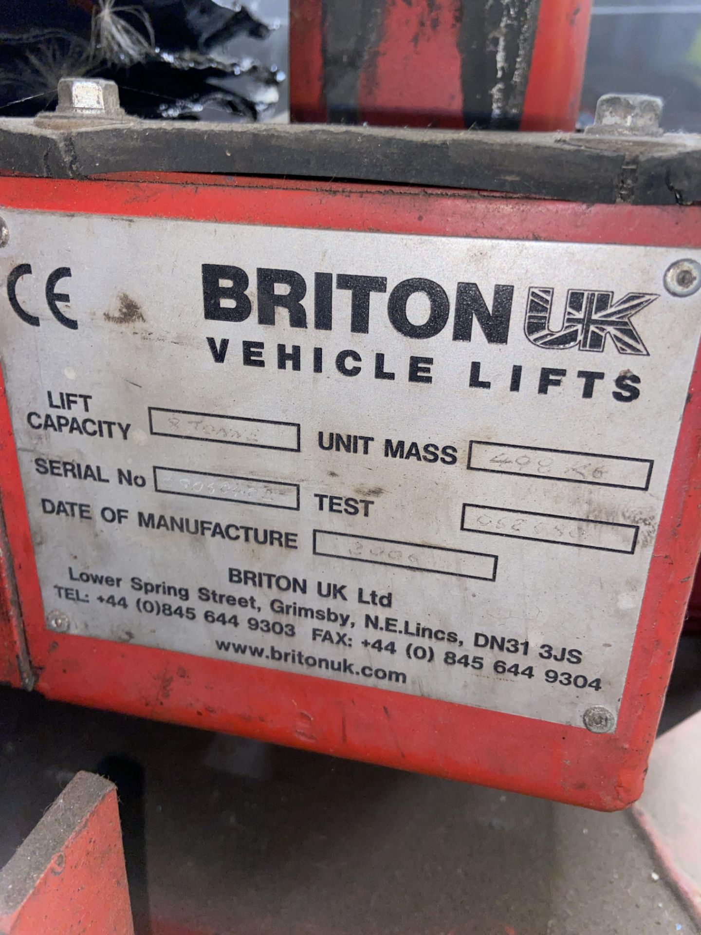 Four Briton 8ton Vehicle Column Lifts, serial no. 09060402, year of manufacture 2002, tested to 28/ - Bild 5 aus 6