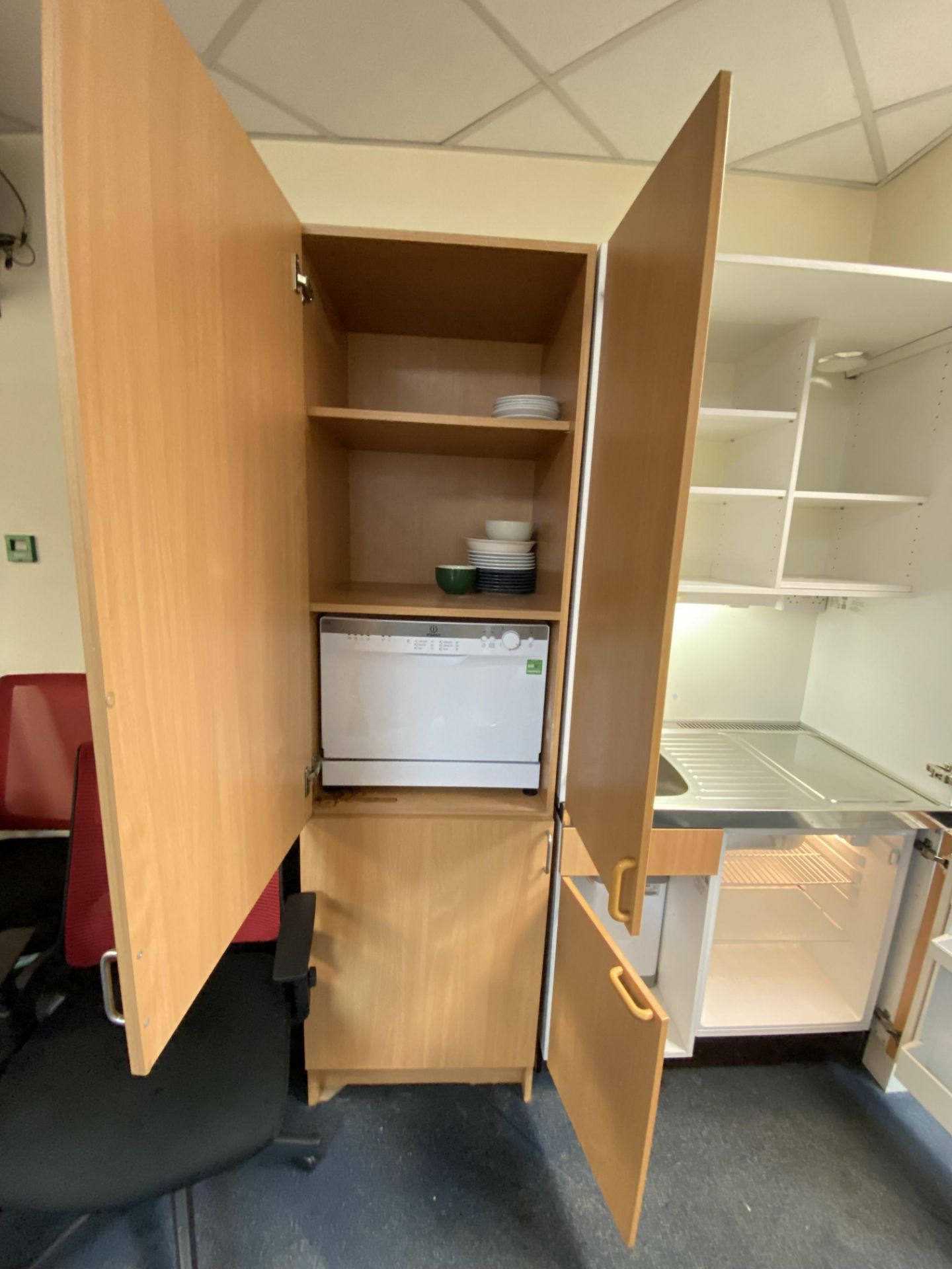 Multi-door Kitchen Unit, comprising cabinet approx. 1.6m wide, fitted sink, refrigerator, electric - Bild 3 aus 4