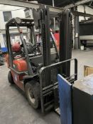 Nissan UD02A25P0 2500KG CAP. LPG FORK LIFT TRUCK, chassis no. UD02E703060, indicated hours 2307 (