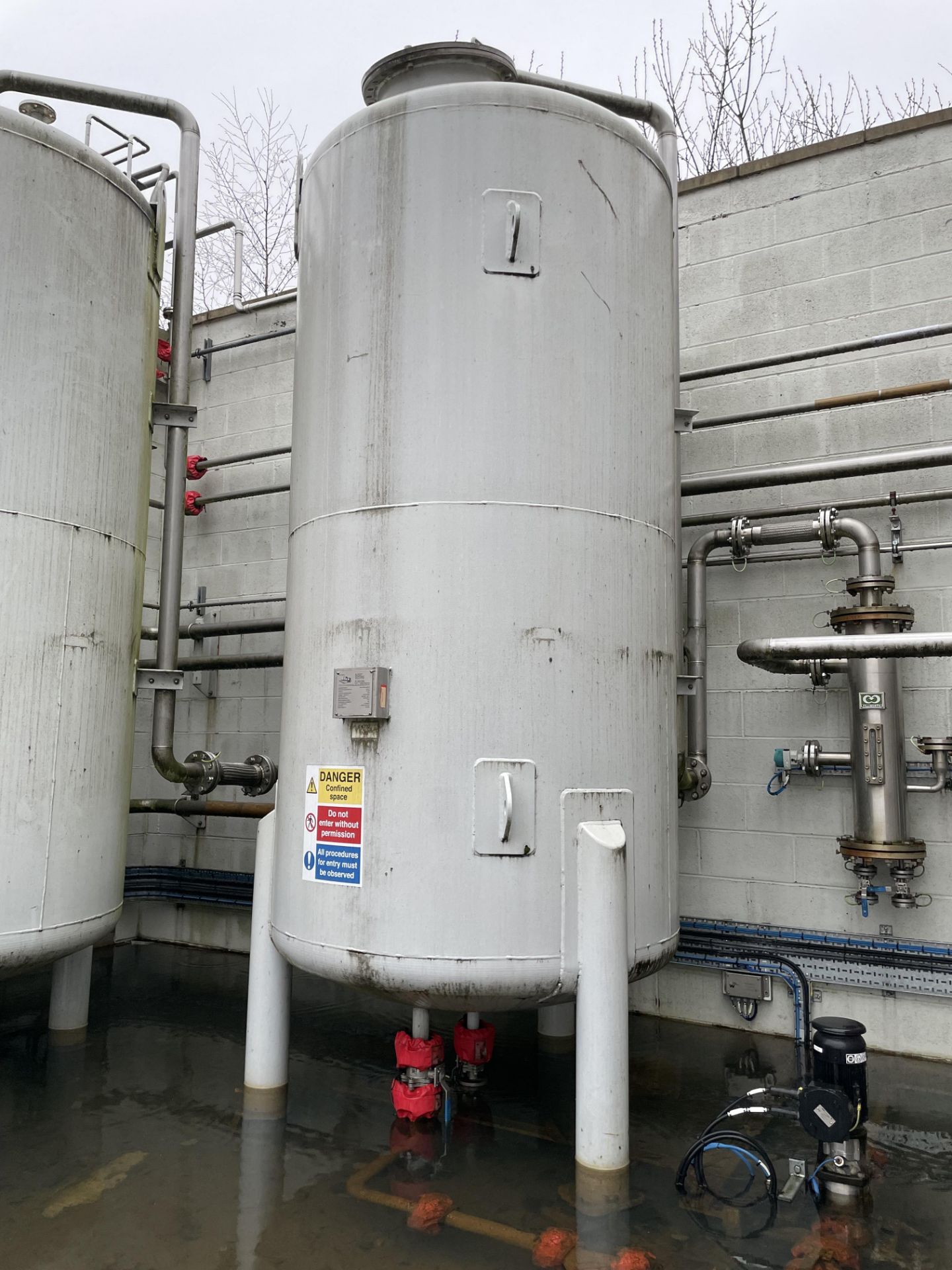 Integ 5700 litre VERTICAL WELDED STAINLESS STEEL I