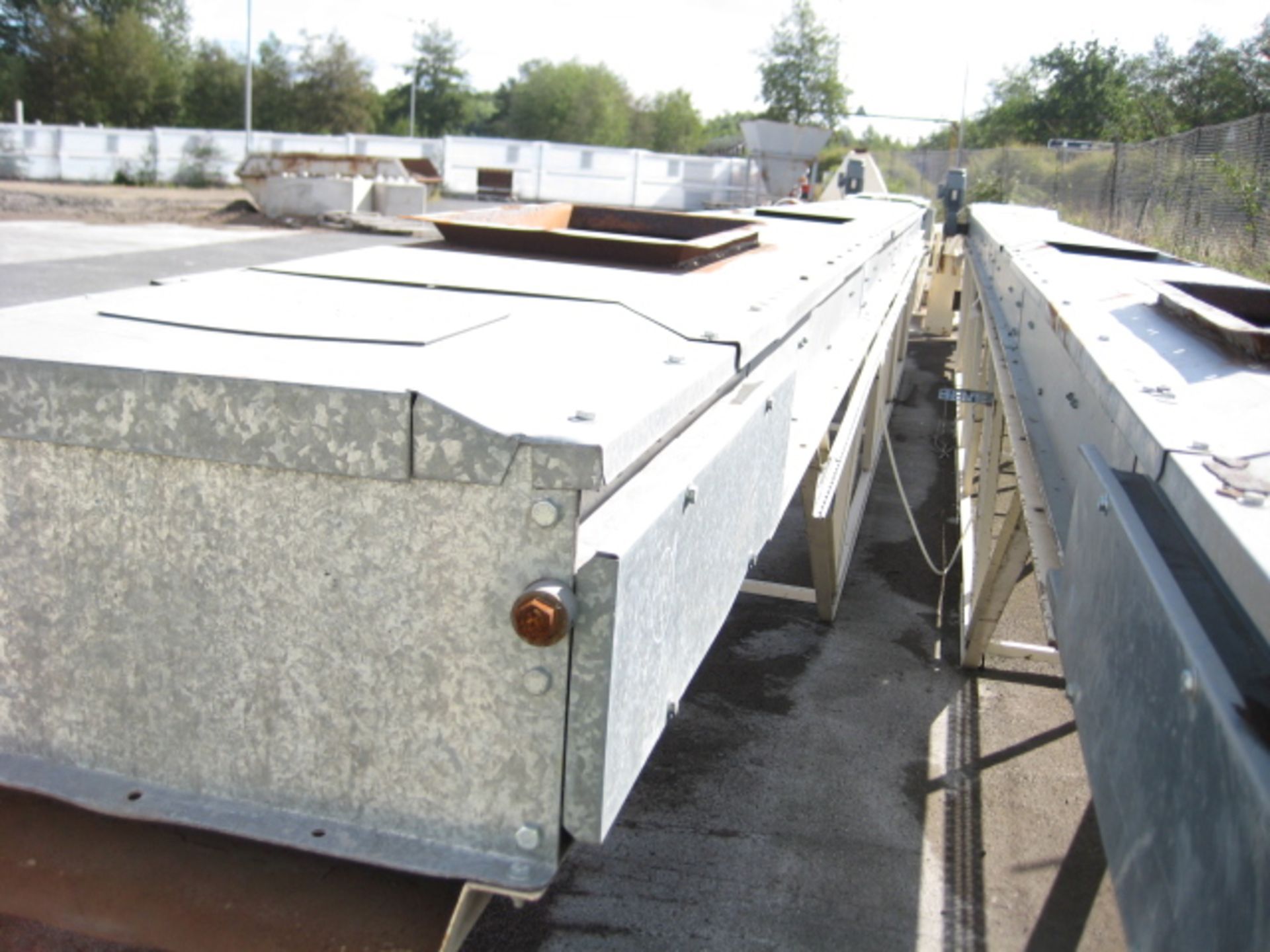 Troughed Belt Conveyor, with galvanised case. The troughed belt is 450mm wide but there are internal - Image 4 of 6