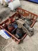 Assorted Hydraulic Jacks, as set out; lot located Holme upon Spalding Moor, York; free loading –