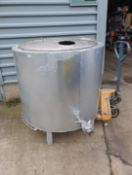 500 Lts Stainless Steel Tank, with a flat sloping bottom which fully drains the vessel . The unit