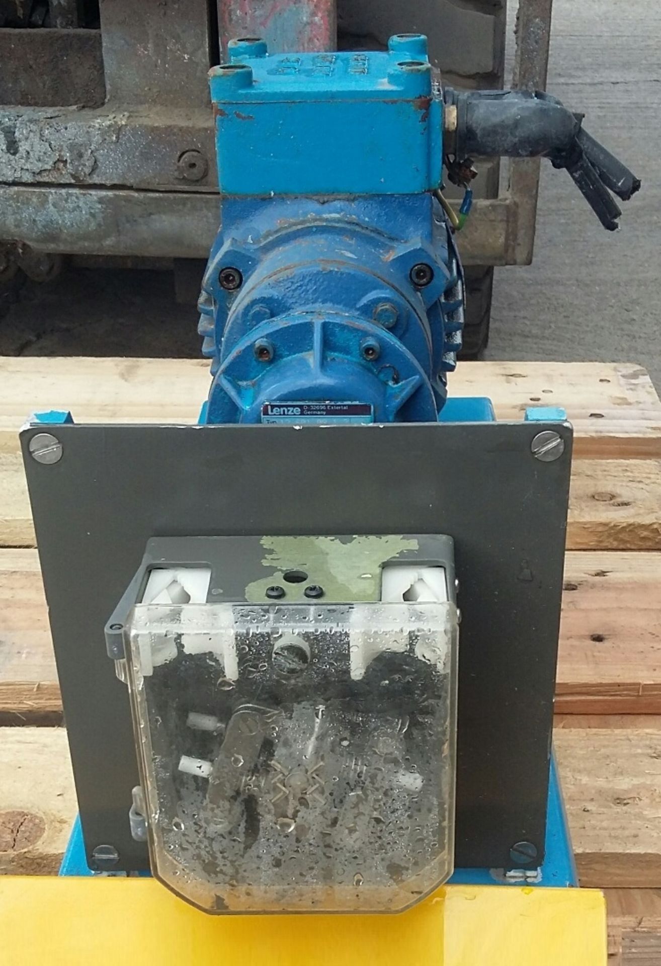 Watson Marlow 501-DIB Hose Pump driven by a geared unit which is 0.25 kw through a gearbox giving - Image 3 of 4