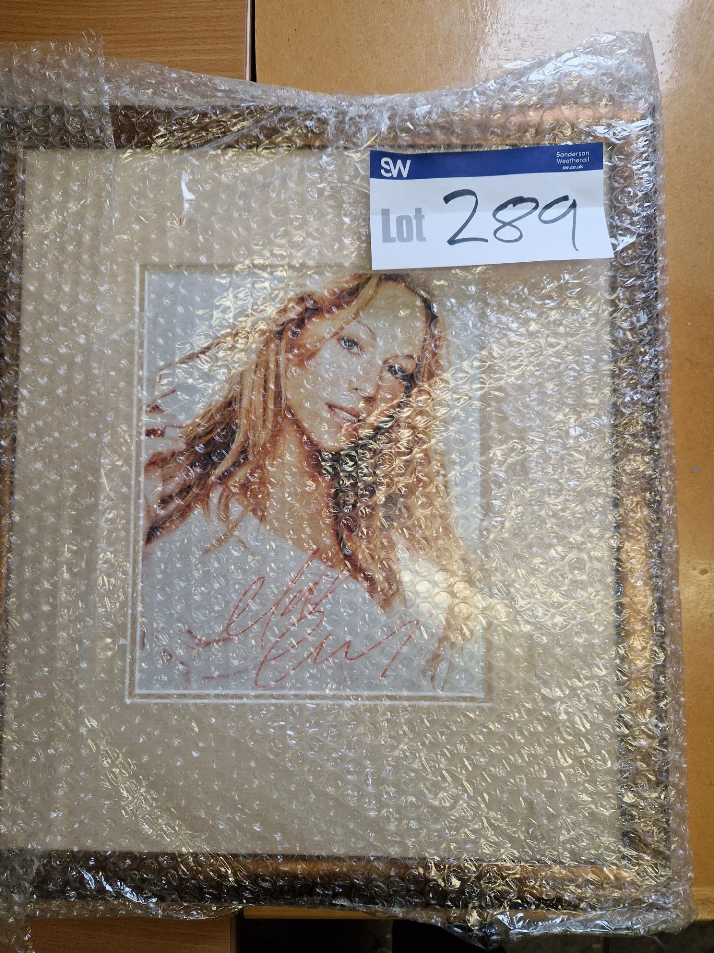 Signed Photograph of Mariah Carey, with certificate of authenticity (2010)Please read the