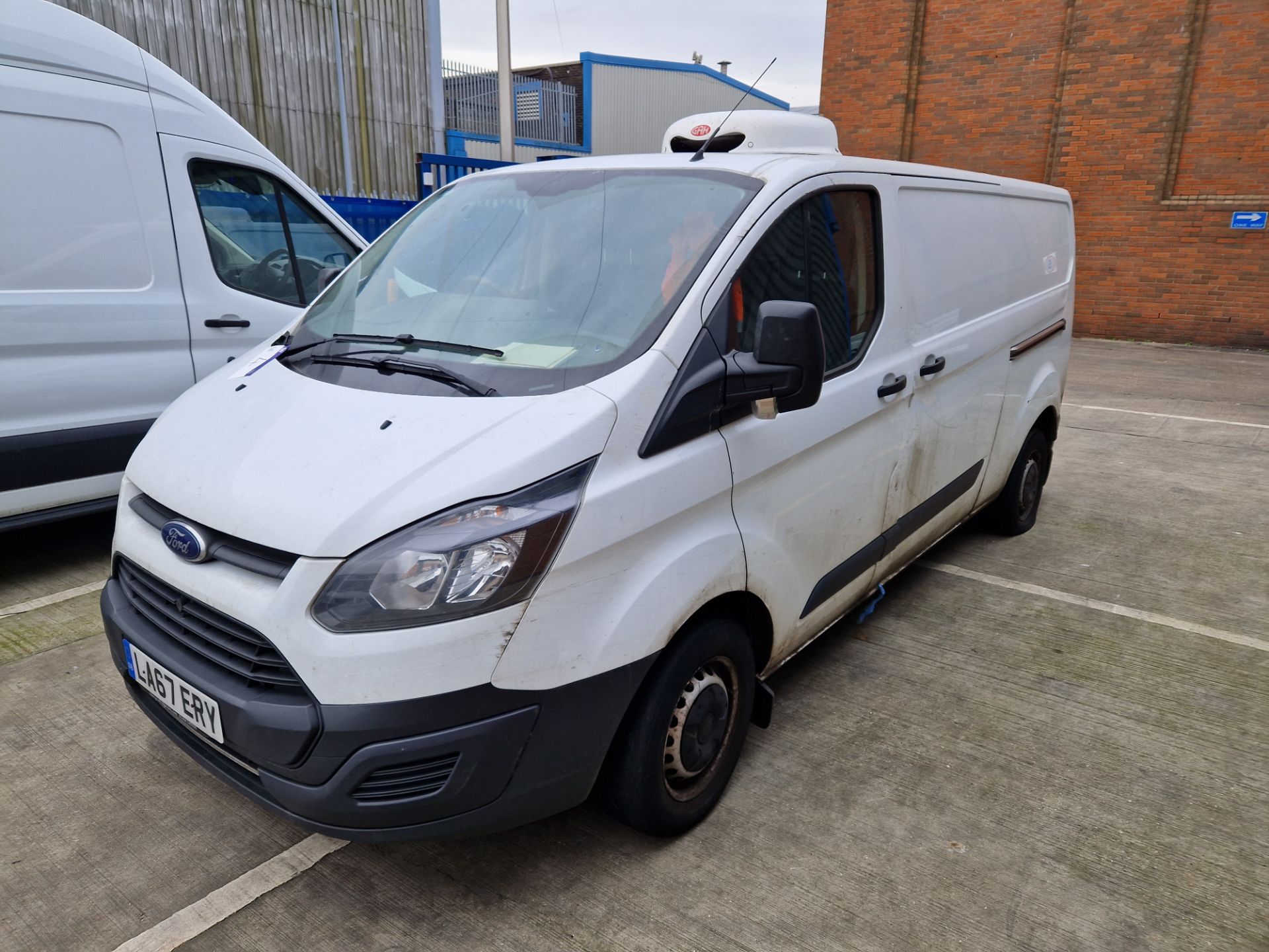 Ford Transit Custom 290 SWB Refrigerated Van, registration no. LA67 ERY, date first registered 05/ - Bild 2 aus 5