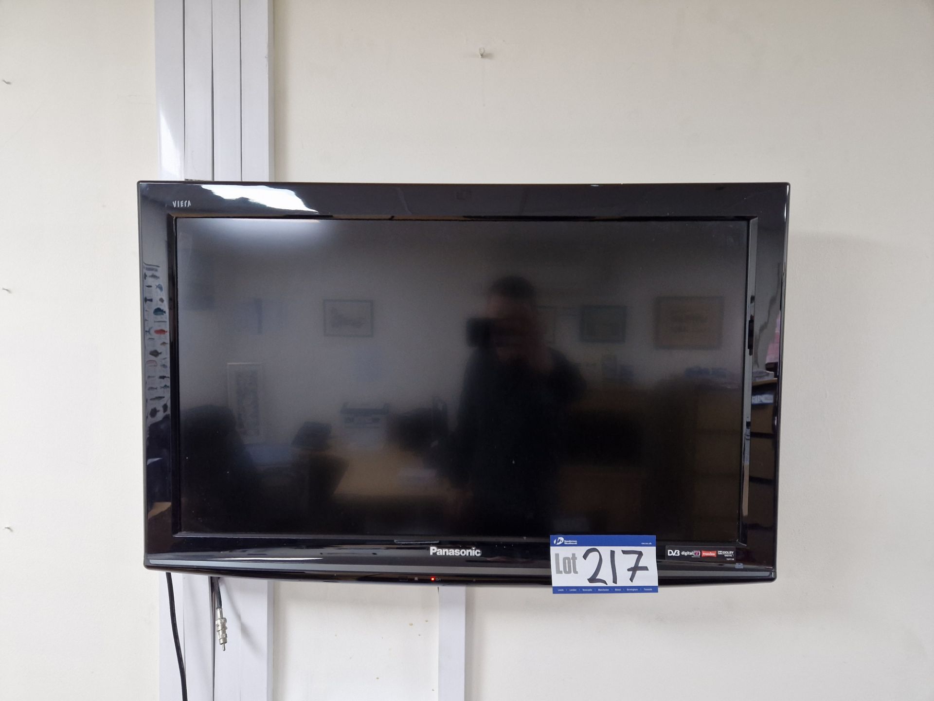 Panasonic Viera 32in. Flat Screen Television, with remote controlPlease read the following important