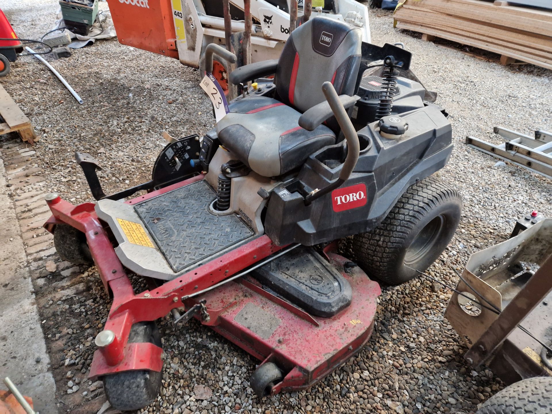 Toro 74867 Timecutter HD Ride on Mower, Serial no. 402800712, Yom 2013Please read the following - Image 2 of 4