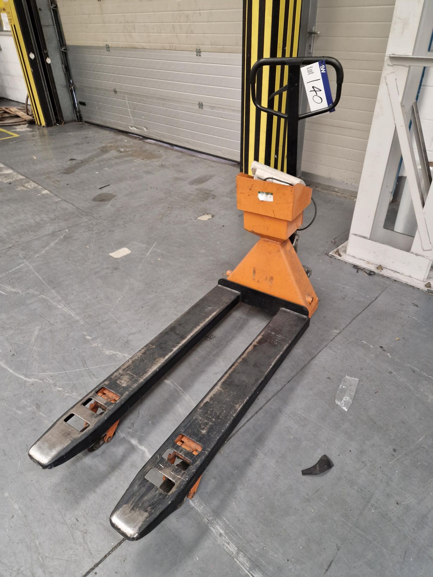 Pallet Truck with YAOHUA Digital ScalesPlease read the following important notes:-Collections will