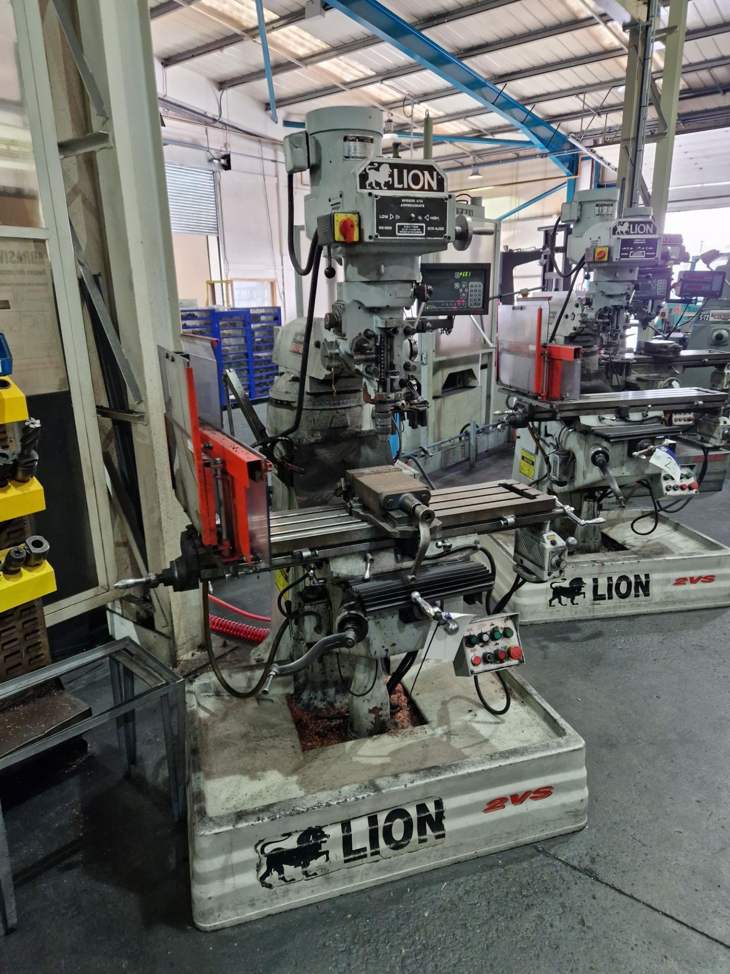 LION 2VS Universal Head Milling Machine with NEWALL DP 700 Digital Read Out, c/w Machine Vice, 2 - Bild 2 aus 8