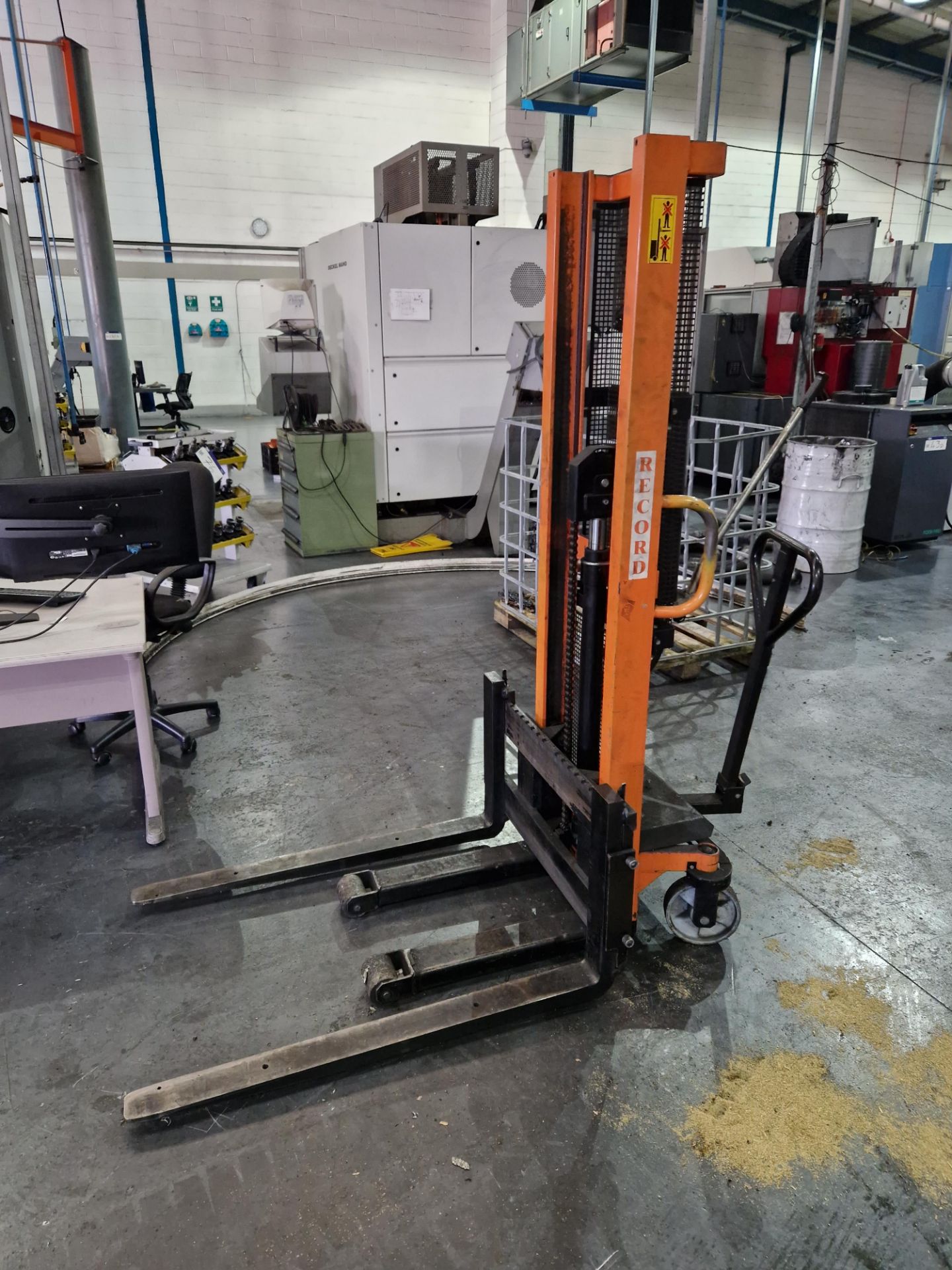 RECORD 100kg High Reach Pallet Truck, YoM 2001Please read the following important notes:-Collections - Image 3 of 3