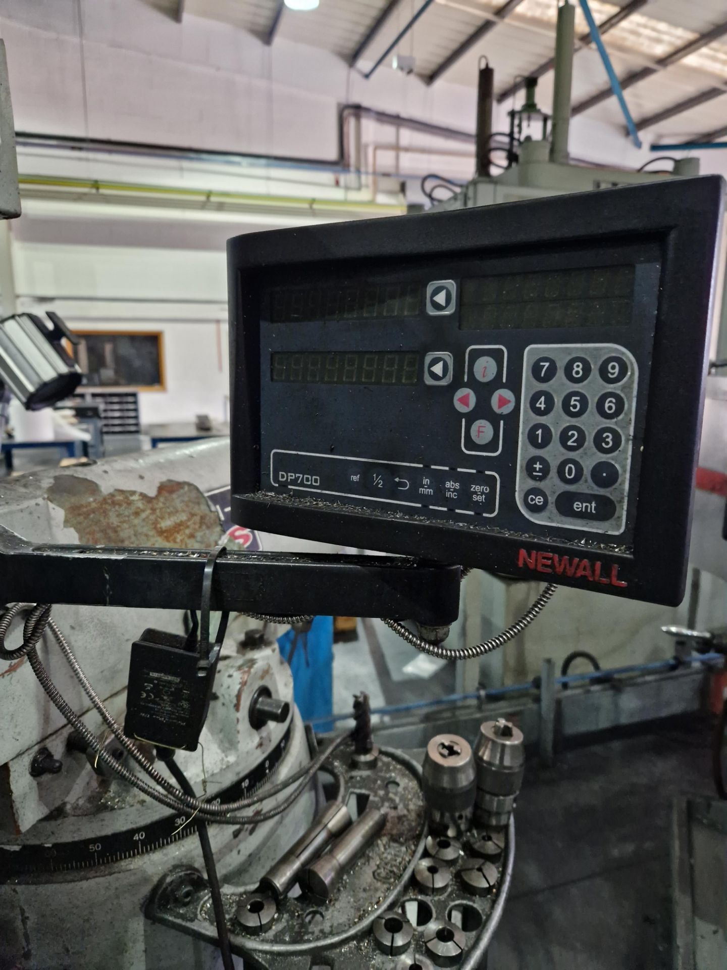 LION 2VS Universal Head Milling Machine with NEWALL DP 700 Digital Read Out, c/w 2 Tool Holders - Image 6 of 8