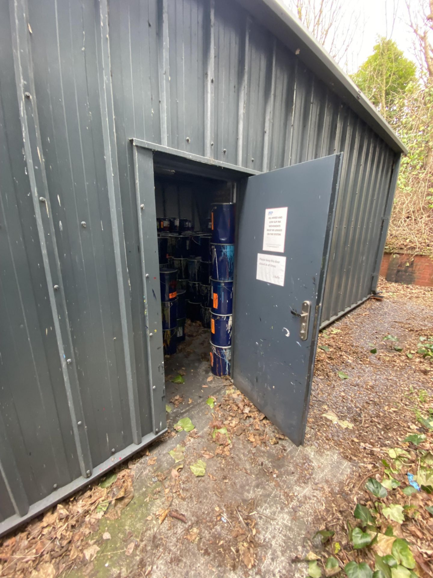 STEEL PORTAL FRAMED INK STORE BUILDING, approx. 11.8m x 5.8m x 3m (to eaves), with internal - Image 4 of 10