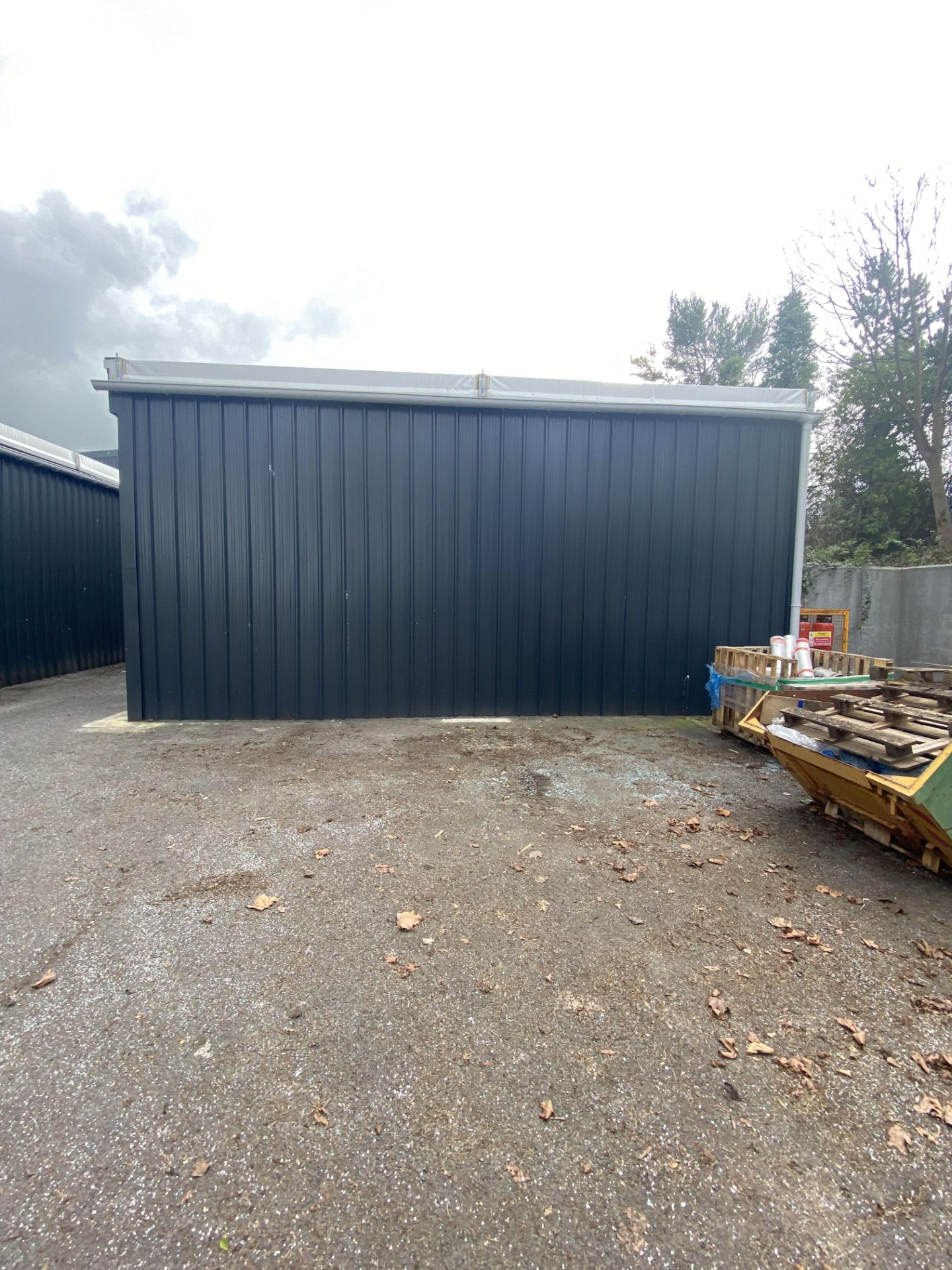 ALLOY PORTAL FRAMED TEMPORARY INDUSTRIAL BUILDING, approx. 14.7m x 9.8m x 4.8m high (eaves), 7.3m to - Image 2 of 9
