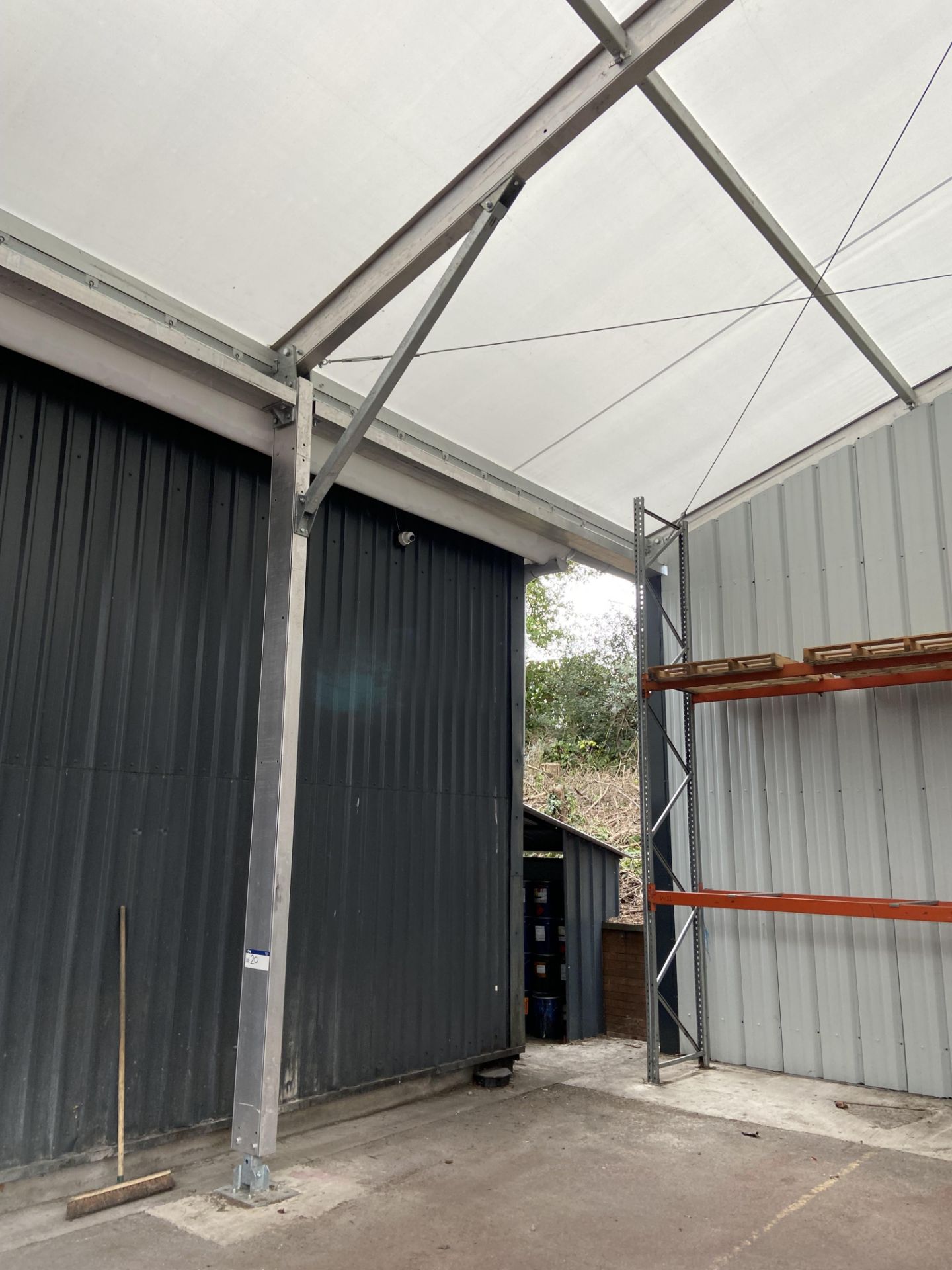 ALLOY PORTAL FRAMED TEMPORARY INDUSTRIAL BUILDING, approx. 14.7m x 9.8m x 4.8m high (eaves), 7.3m to - Image 5 of 9