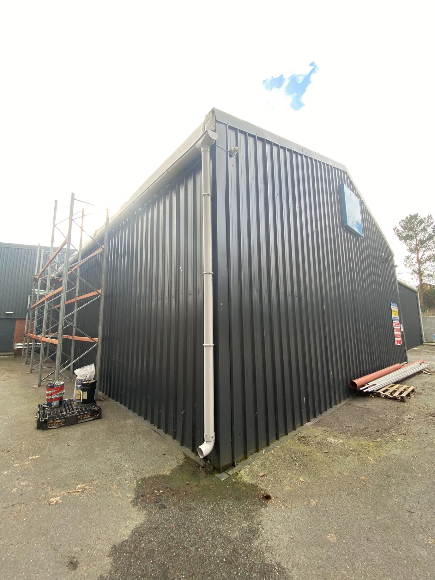 ALLOY PORTAL FRAMED TEMPORARY INDUSTRIAL BUILDING, approx. 16m x 10.7m x 4.8m high (eaves), 6.7m - Image 3 of 8