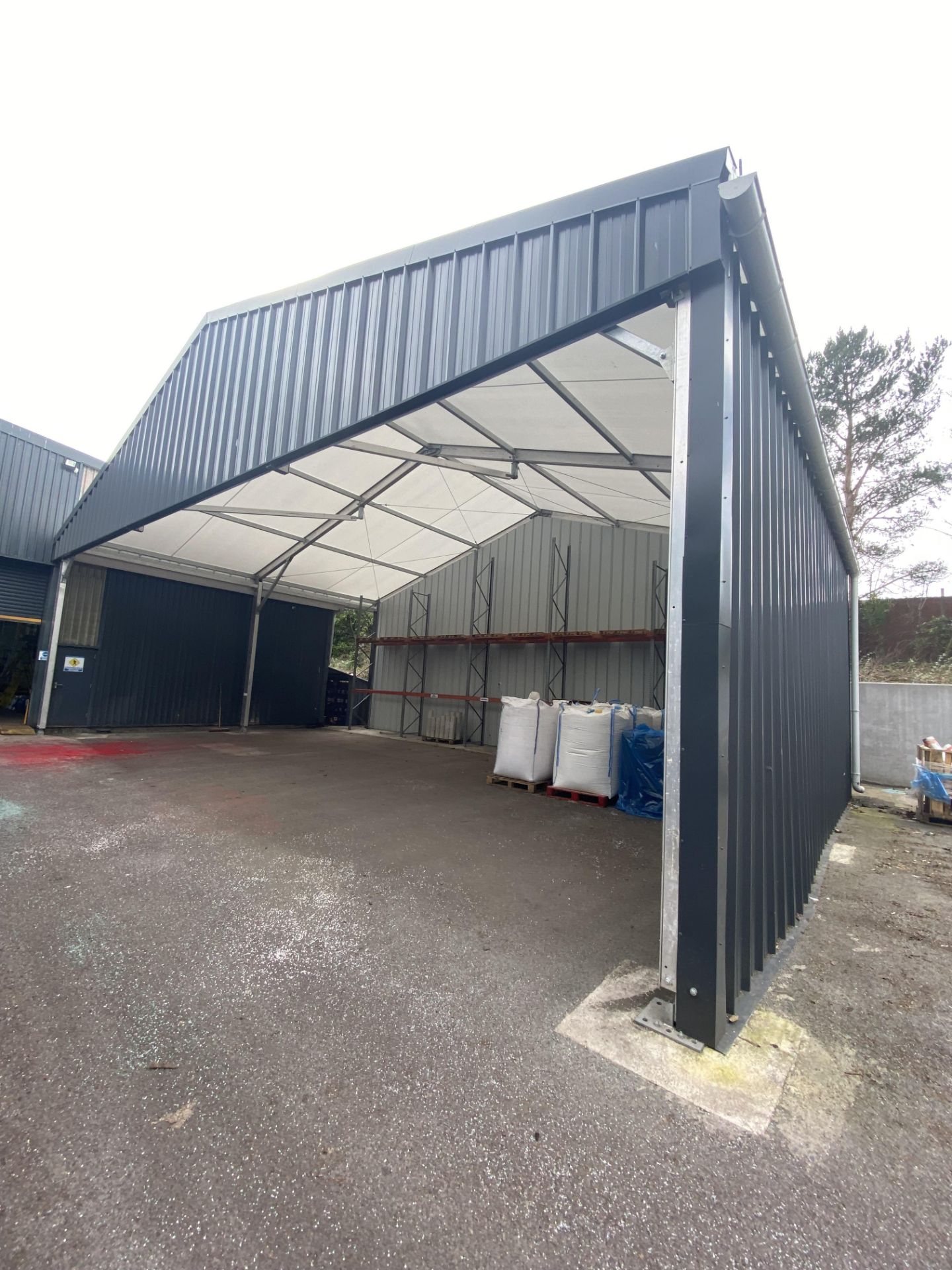 ALLOY PORTAL FRAMED TEMPORARY INDUSTRIAL BUILDING, approx. 14.7m x 9.8m x 4.8m high (eaves), 7.3m to - Image 4 of 9