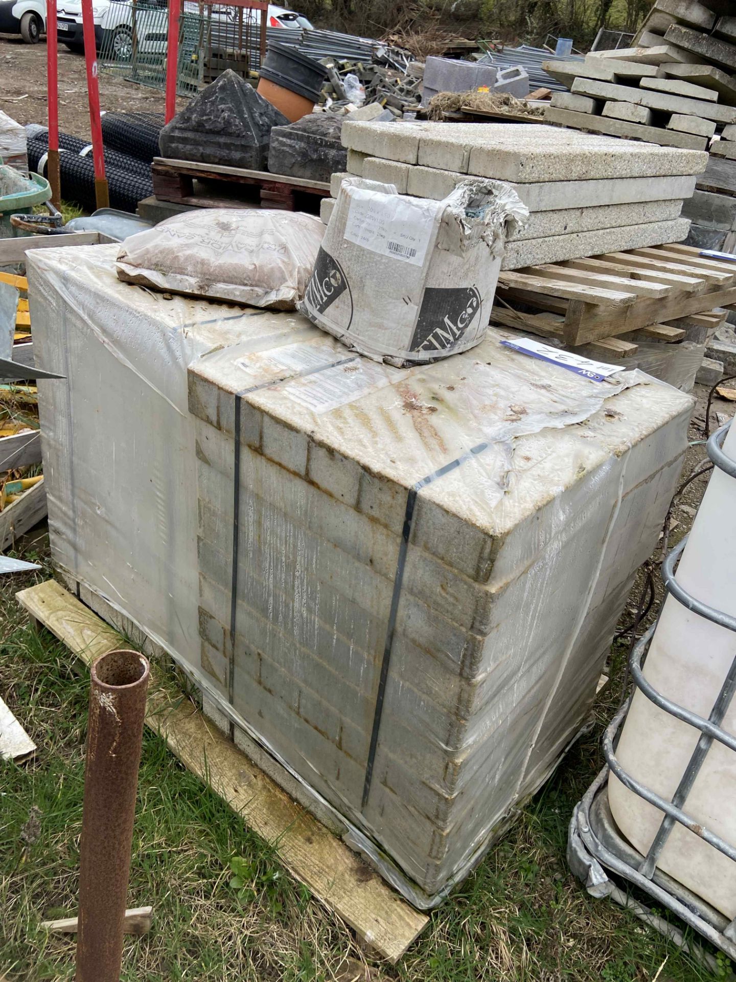 Sandstone Flags, as set out on pallet, 600mm x 300mm x 80mmPlease read the following important