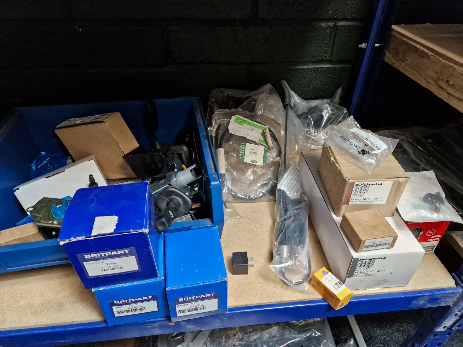 Contents to Two Shelves of Rack, including DURITE and RING Round Headlamps, Running Lights and - Bild 5 aus 7