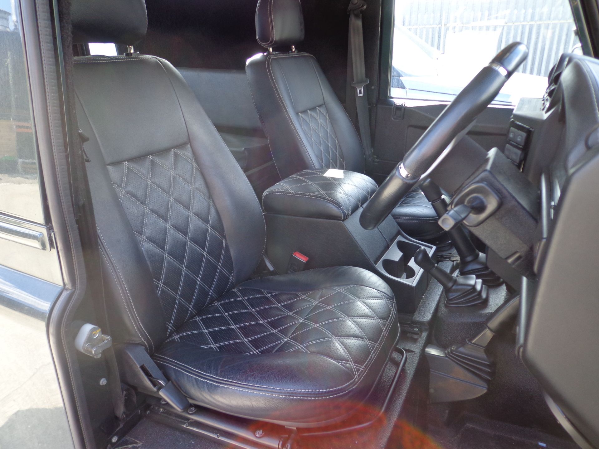 LAND ROVER Defender 90 County Hard Top c/w External Roll Cage, Brown Leather Seating, Reg. - Bild 6 aus 10