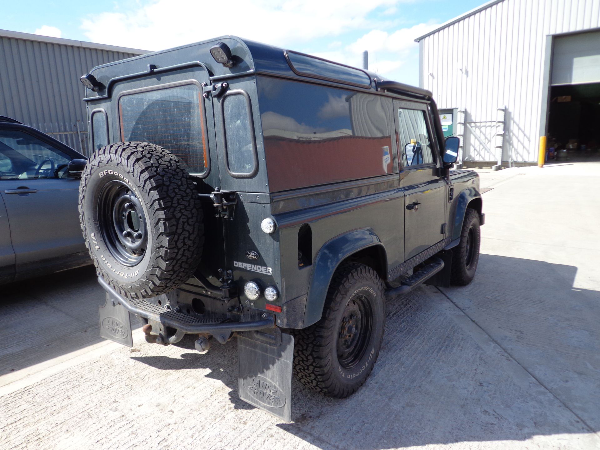 LAND ROVER Defender 90 County Hard Top c/w External Roll Cage, Brown Leather Seating, Reg. - Bild 5 aus 10