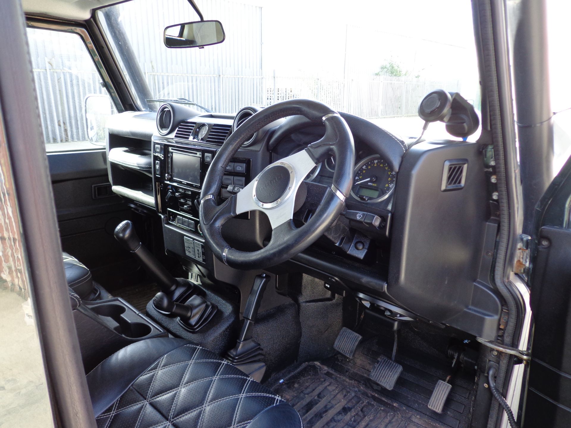 LAND ROVER Defender 90 County Hard Top c/w External Roll Cage, Brown Leather Seating, Reg. - Bild 7 aus 10