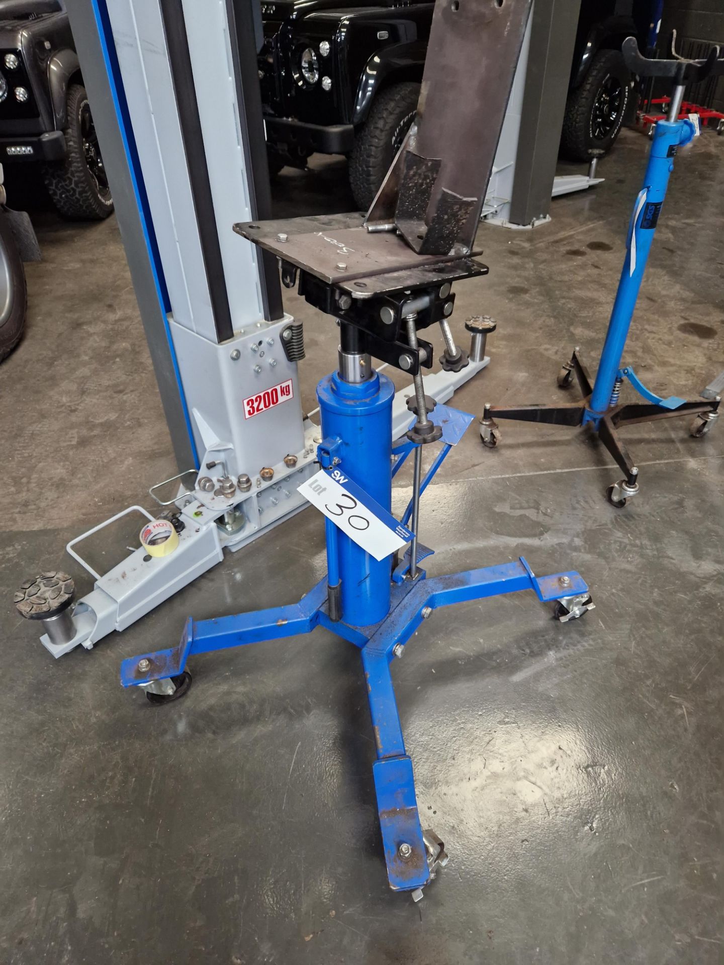 BLUE-POINT PTP502TTJA 500kg Two Stage Transmission JackPlease read the following important