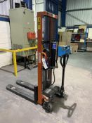 Record VVR1000/1600 1000kg Hydraulic Reach Truck, serial no. 00081, year of manufacture 2004 (