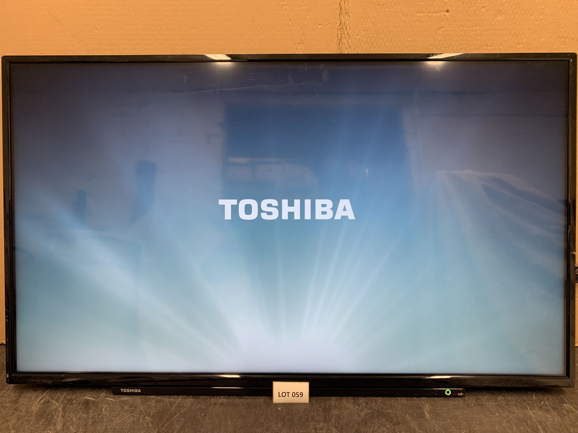 Toshiba 43U2963DB 43in. Flat Screen TelevisionPlease read the following important notes:- ***