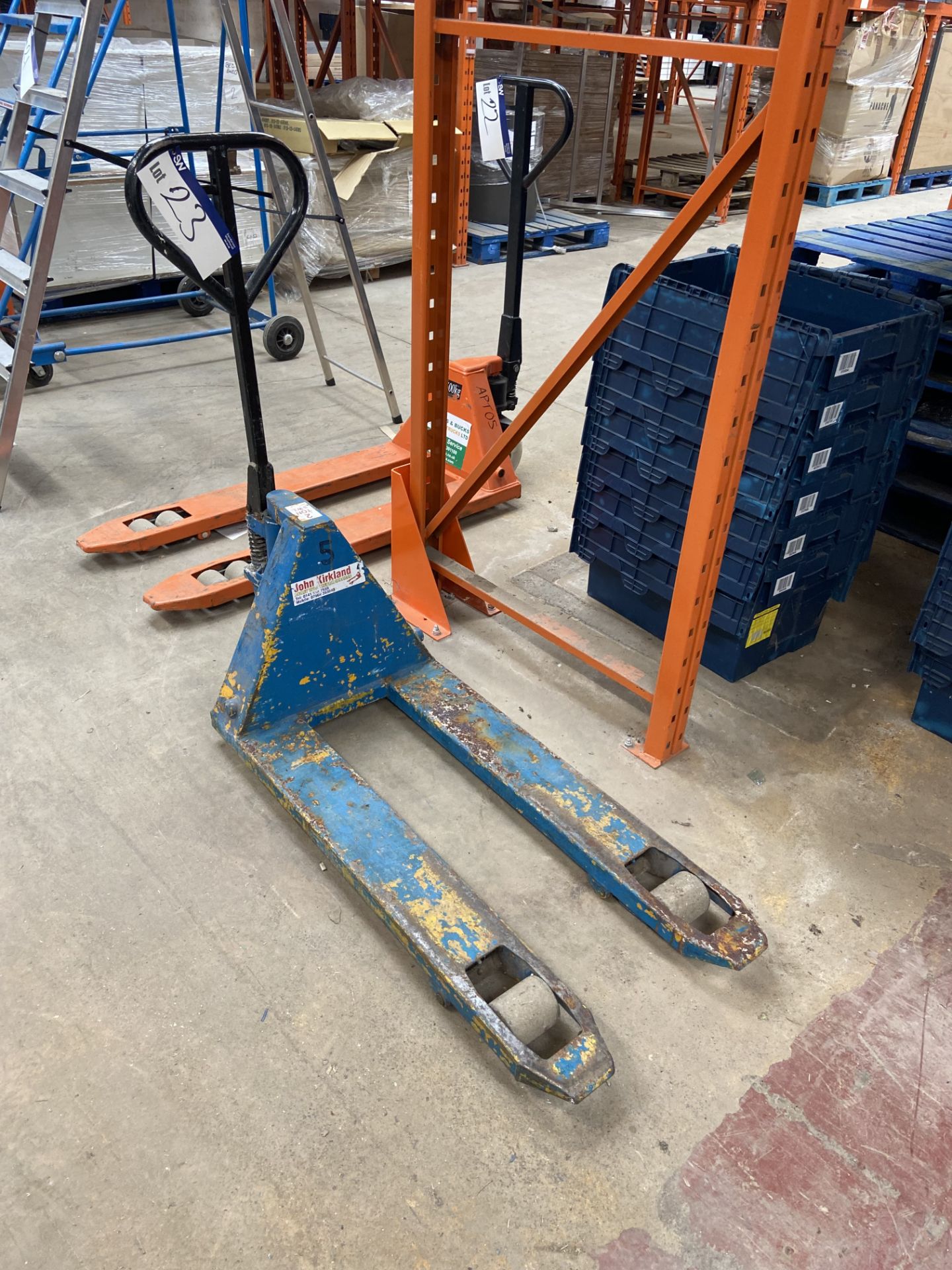 2 ton SWL Hand Hydraulic Pallet Truck (known to require attention), Lot located 33-37 Carron