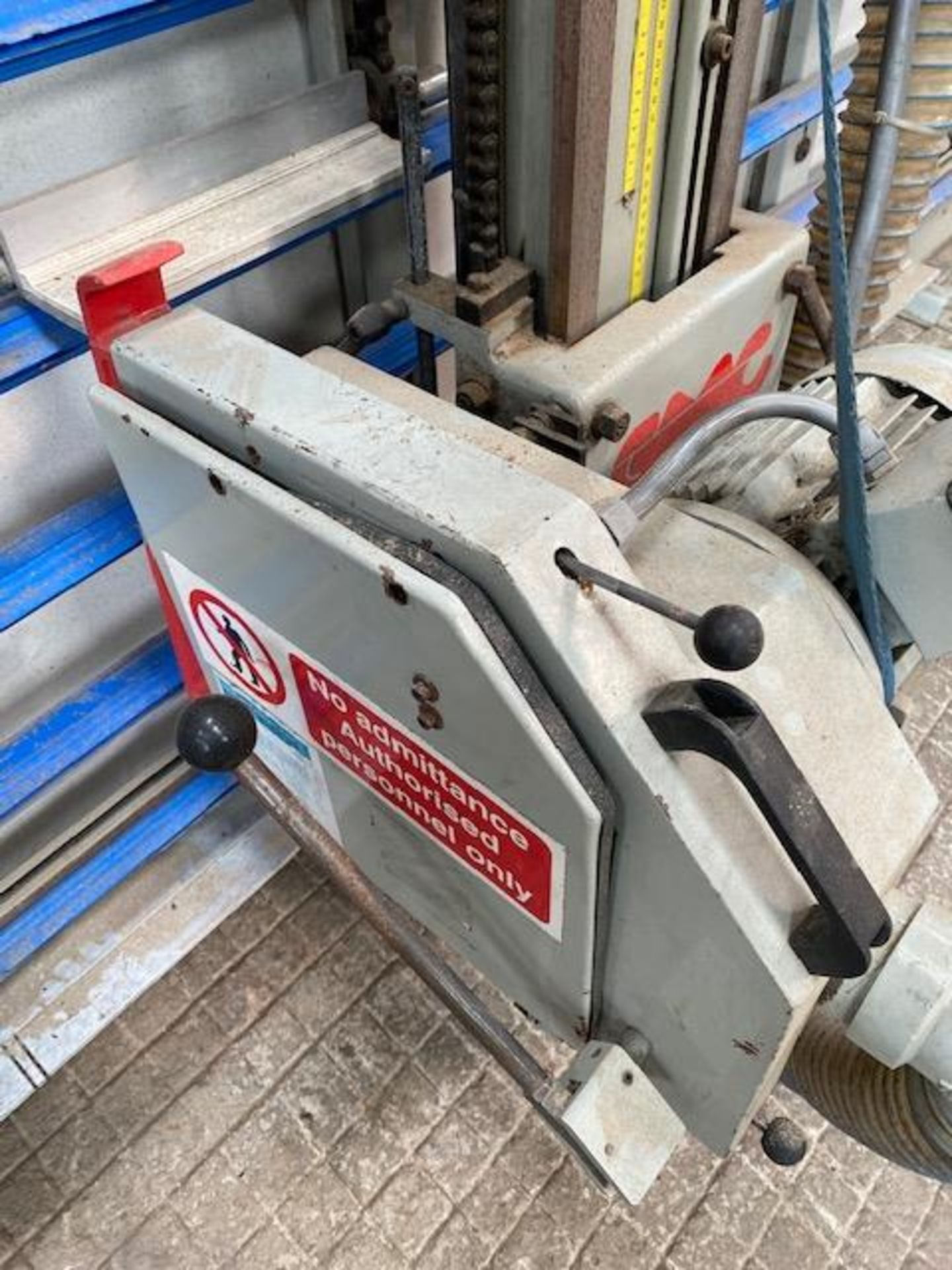 GMC KGS300E Wall Saw, year of manufacture 1999Please read the following important notes:- *** - Image 6 of 7