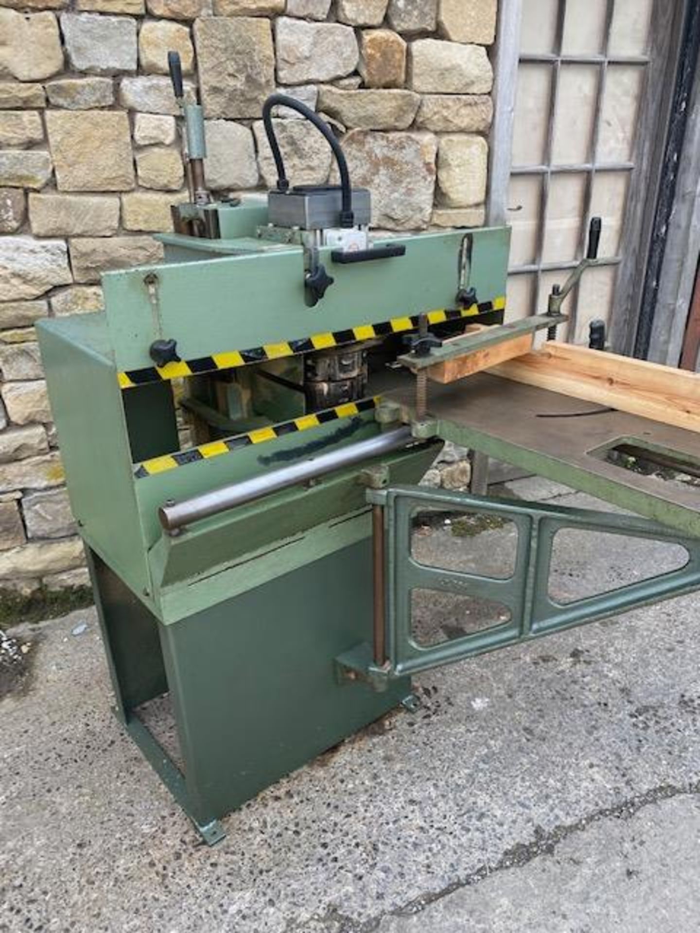 Sedgwick TE Twin Head Tenoner, 2.2kW motor, 700mm x 300mm sliding table, with modern toolingPlease - Image 7 of 9