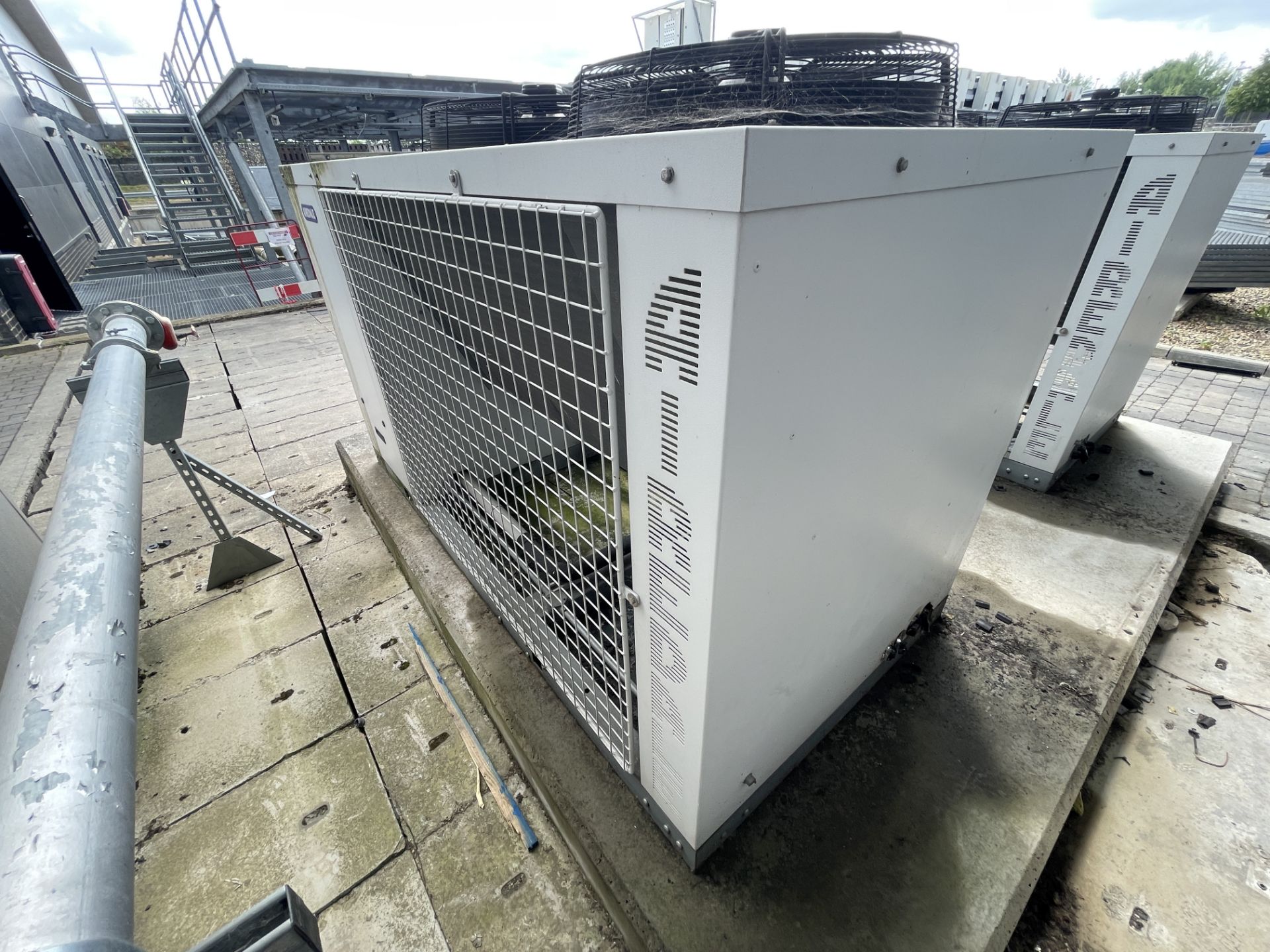 Airedale TWIN FAN CHILLER UNIT, overall size 2.3m x 1.1m x 1.3m high UNDERSTOOD TO BE MODEL - Image 2 of 6