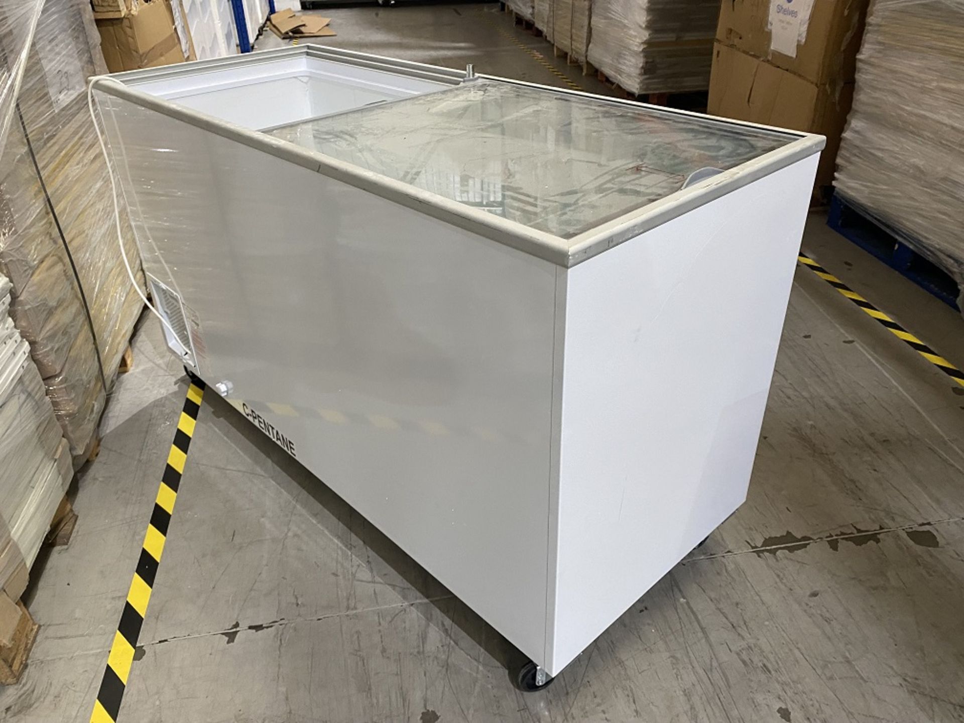 Ugur UDD 500 SC 1550mm x 635mm Commercial Chest Freezer, with sliding glass door top, 240VPlease - Image 3 of 4
