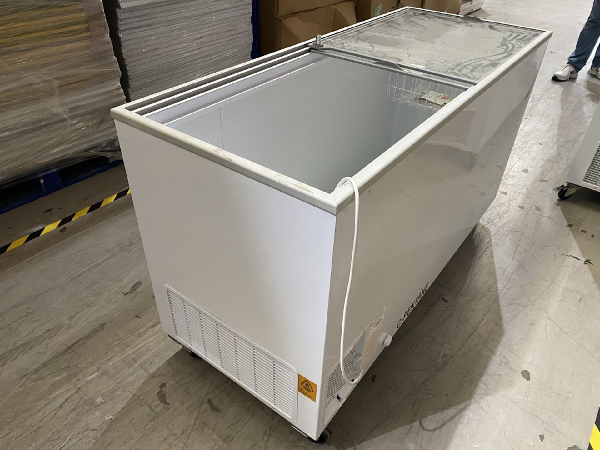 Ugur UDD 500 SC 1550mm x 635mm Commercial Chest Freezer, with sliding glass door top, 240VPlease - Image 4 of 4